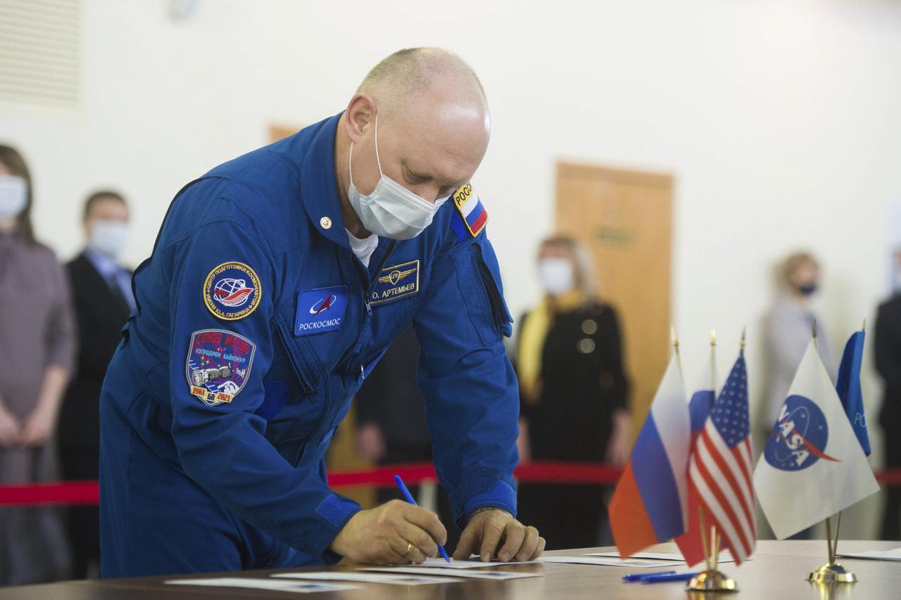 Expedition 65 backup crew member, Oleg Artemyev of Roscosmos signs in for Soyuz qualification exams Saturday, March 20, 2021 at the Gagarin Cosmonaut Training Center (GCTC) in Star City, Russia, in advance of the Expedition 65 launch April 9 from Baikonur Cosmodrome in Kazakhstan to the International Space Station. Photo Credit: (NASA/GCTC/Andrey Shelepin)