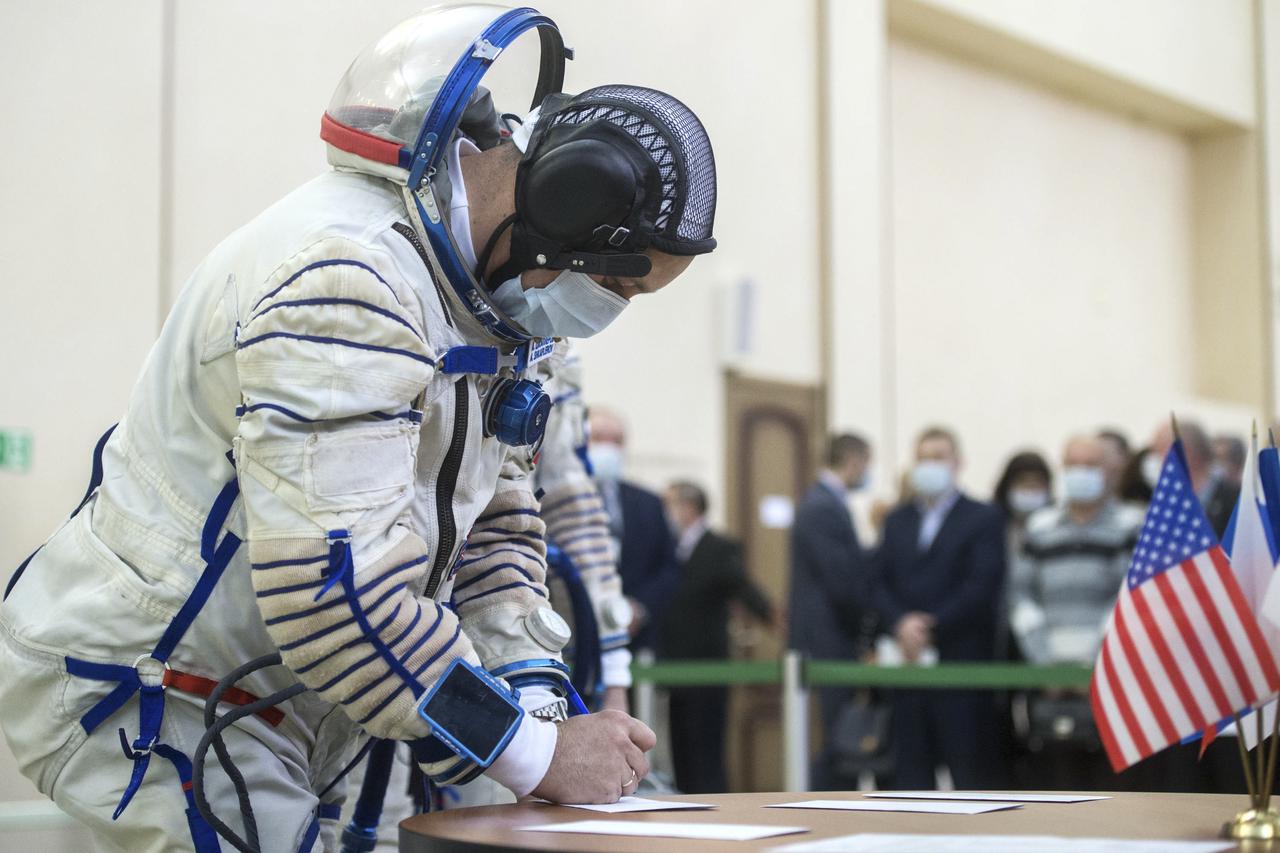 Expedition 65 backup crew member, Anton Shkaplerov of Roscosmos signs in for Soyuz qualification exams Monday, March 22, 2021, at the Gagarin Cosmonaut Training Center (GCTC) in Star City, Russia, in advance of the Expedition 65 launch April 9 from Baikonur Cosmodrome in Kazakhstan to the International Space Station. Photo Credit: (NASA/GCTC/Andrey Shelepin)