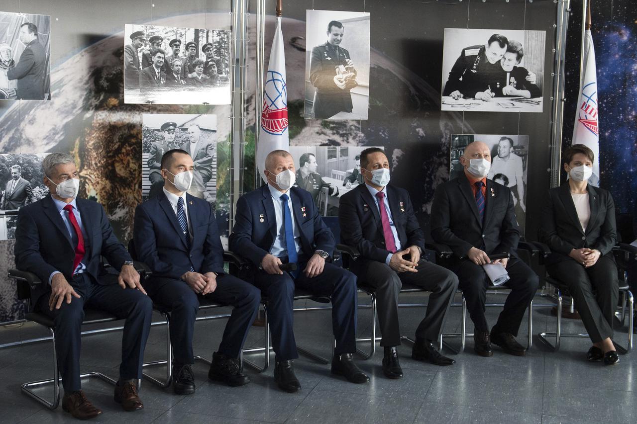 From left to right, Expedition 65 prime crew members, NASA astronaut Mark Vande Hei, Russian cosmonaut Pyotr Dubrov of Roscosmos, Russian cosmonaut Oleg Novitskiy of Roscosmos, and Expedition 65 backup crew members Russian cosmonaut Anton Shkaplerov of Roscosmos, Russian cosmonaut Oleg Artemyev of Roscosmos, and NASA astronaut Anne McClain, are seen during a press conference prior to the prime team’s launch from Baikonur Cosmodrome, Wednesday, March 24, 2021 at the Gagarin Cosmonaut Training Center (GCTC) in Star City, Russia. Photo Credit: (NASA/GCTC/Andrey Shelepin)