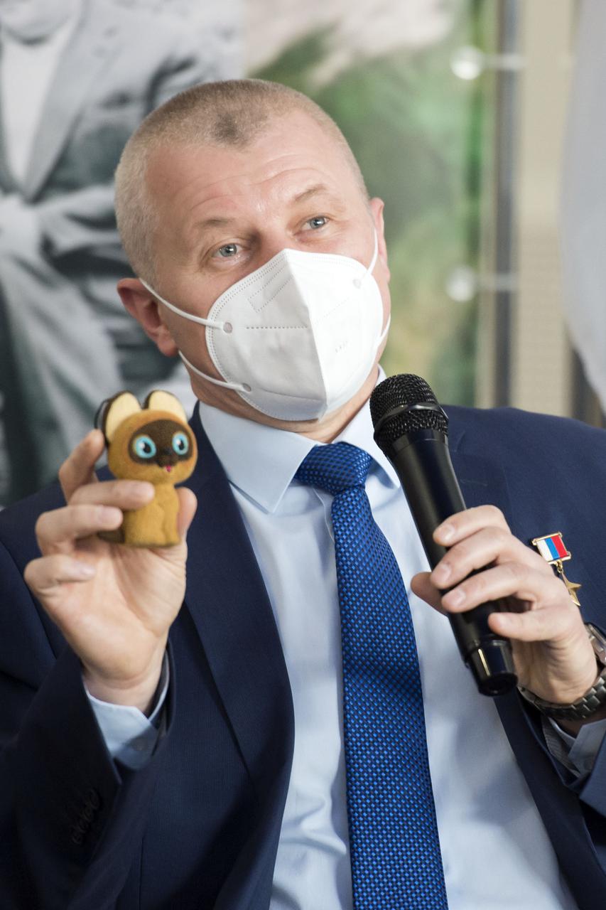Expedition 65 prime crew member Oleg Novitskiy of Roscosmos, holds up a toy cat that will be used in the Soyuz capsule to help indicate the start of weightlessness after leaving the Earth’s atmosphere, Wednesday, March 24, 2021 at the Gagarin Cosmonaut Training Center (GCTC) in Star City, Russia. Photo Credit: (NASA/GCTC/Irina Spector)