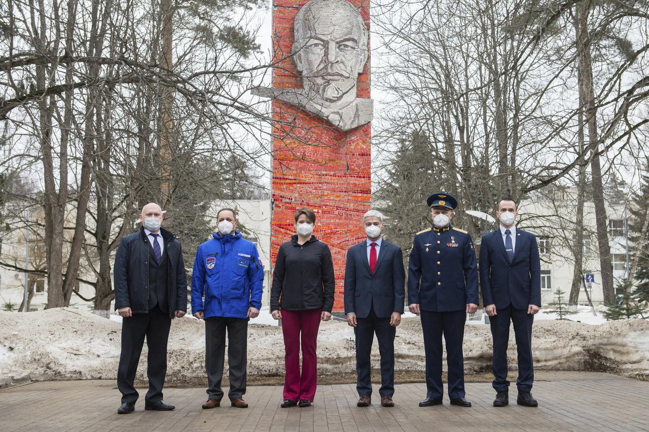 From left to right, Expedition 65 backup crew members, Russian cosmonaut Oleg Artemyev of Roscosmos, Russian cosmonaut Anton Shkaplerov of Roscosmos, and NASA astronaut Anne McClain, pose for a photo with Expedition 65 prime crew members, NASA astronaut Mark Vande Hei, Russian cosmonaut Oleg Novitskiy of Roscosmos, and Russian cosmonaut Pyotr Dubrov of Roscosmos, during an official farewell ceremony prior to their departure to Baikonur for the prime crew’s launch from the Baikonur Cosmodrome, Friday, March 26, 2021 at the Gagarin Cosmonaut Training Center (GCTC) in Star City, Russia. Photo Credit: (NASA/GCTC/Andrey Shelepin)