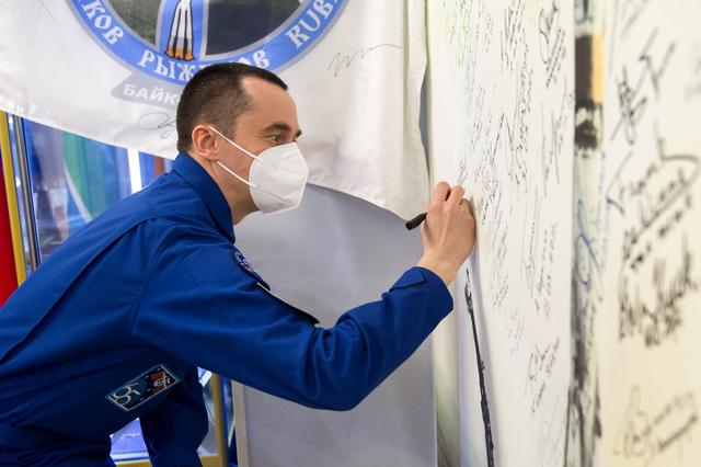 NASA image: Expedition 65 Preflight