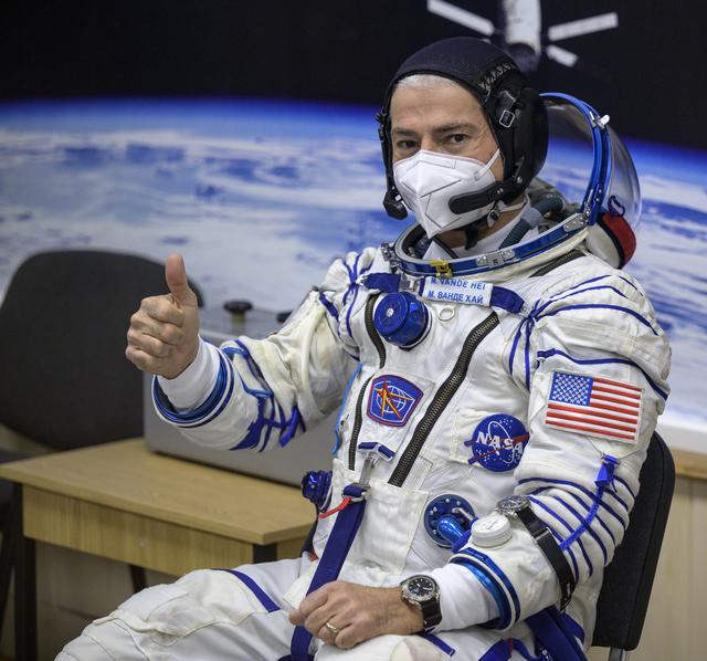 NASA image: Expedition 65 Preflight