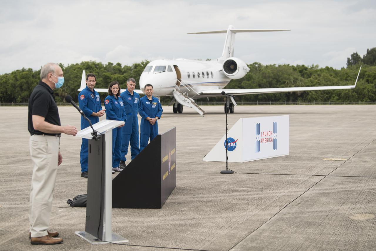Steve Jurczyk, acting NASA Administrator, speaks to media after ESA (European Space Agency) astronaut Thomas Pesquet, left, NASA astronauts Megan McArthur, second from left, and Shane Kimbrough, second from right, and Japan Aerospace Exploration Agency (JAXA) astronaut Akihiko Hoshide, arrived at the Launch and Landing Facility at NASA’s Kennedy Space Center ahead of SpaceX’s Crew-2 mission, Friday, April 16, 2021, in Florida. NASA’s SpaceX Crew-2 mission is the second operational mission of the SpaceX Crew Dragon spacecraft and Falcon 9 rocket to the International Space Station as part of the agency’s Commercial Crew Program. Kimbrough, McArthur, Pesquet, and Hoshide are scheduled to launch at 6:11 a.m. ET on Thursday, April 22, from Launch Complex 39A at the Kennedy Space Center. Photo Credit: (NASA/Aubrey Gemignani)