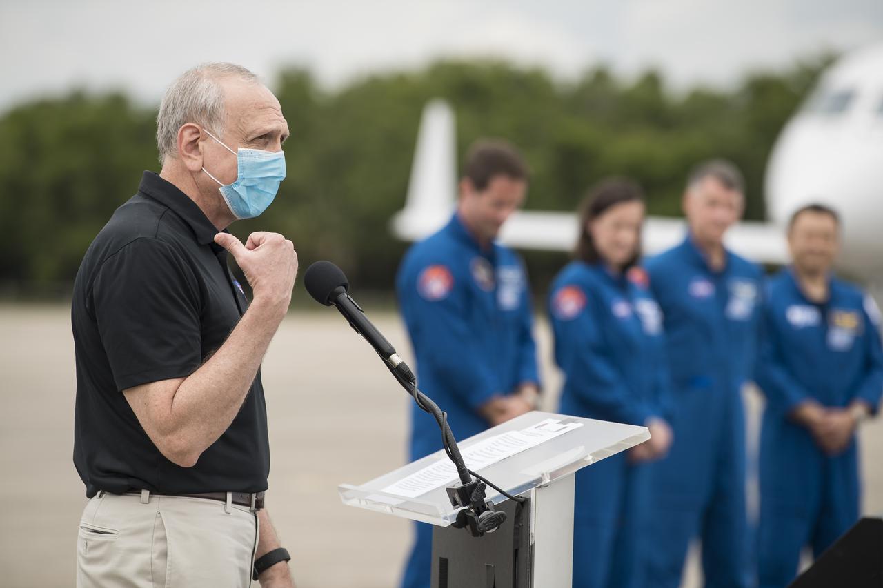 Acting NASA Administrator, Steve Jurczyk, speaks to media after ESA (European Space Agency) astronaut Thomas Pesquet, left, NASA astronauts Megan McArthur, second from left, and Shane Kimbrough, second from right, and Japan Aerospace Exploration Agency (JAXA) astronaut Akihiko Hoshide, arrived at the Launch and Landing Facility at NASA’s Kennedy Space Center ahead of SpaceX’s Crew-2 mission, Friday, April 16, 2021, in Florida. NASA’s SpaceX Crew-2 mission is the second operational mission of the SpaceX Crew Dragon spacecraft and Falcon 9 rocket to the International Space Station as part of the agency’s Commercial Crew Program. Kimbrough, McArthur, Pesquet, and Hoshide are scheduled to launch at 6:11 a.m. ET on Thursday, April 22, from Launch Complex 39A at the Kennedy Space Center. Photo Credit: (NASA/Aubrey Gemignani)