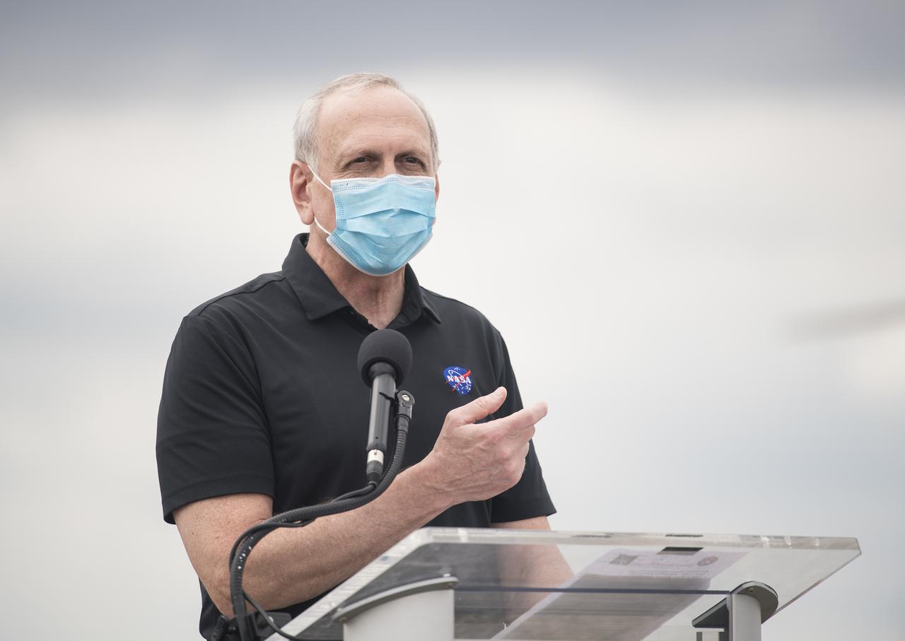 Acting NASA Administrator, Steve Jurczyk, speaks to members of the media after NASA astronauts Shane Kimbrough and Megan McArthur, ESA (European Space Agency) astronaut Thomas Pesquet, and Japan Aerospace Exploration Agency (JAXA) astronaut Akihiko Hoshide, arrived at the Launch and Landing Facility at NASA’s Kennedy Space Center ahead of SpaceX’s Crew-2 mission, Friday, April 16, 2021, in Florida. NASA’s SpaceX Crew-2 mission is the second operational mission of the SpaceX Crew Dragon spacecraft and Falcon 9 rocket to the International Space Station as part of the agency’s Commercial Crew Program. Kimbrough, McArthur, Pesquet, and Hoshide are scheduled to launch at 6:11 a.m. ET on Thursday, April 22, from Launch Complex 39A at the Kennedy Space Center. Photo Credit: (NASA/Aubrey Gemignani)