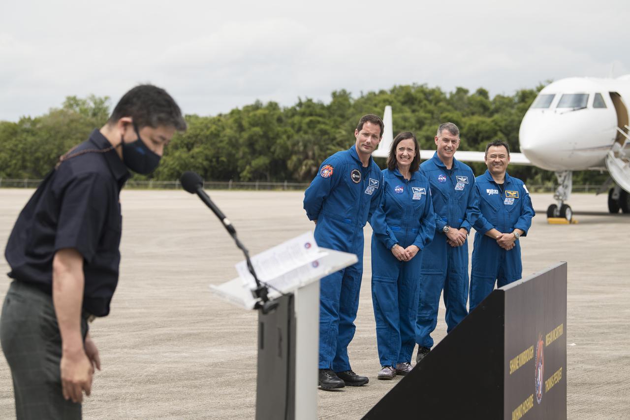 Junichi Sakai, manager of the International Space Station Program for the Japan Aerospace Exploration Agency (JAXA), bows as he leaves the podium after NASA astronauts Shane Kimbrough and Megan McArthur, ESA (European Space Agency) astronaut Thomas Pesquet, and Japan Aerospace Exploration Agency (JAXA) astronaut Akihiko Hoshide, arrived at the Launch and Landing Facility at NASA’s Kennedy Space Center ahead of SpaceX’s Crew-2 mission, Friday, April 16, 2021, in Florida. NASA’s SpaceX Crew-2 mission is the second operational mission of the SpaceX Crew Dragon spacecraft and Falcon 9 rocket to the International Space Station as part of the agency’s Commercial Crew Program. Kimbrough, McArthur, Pesquet, and Hoshide are scheduled to launch at 6:11 a.m. ET on Thursday, April 22, from Launch Complex 39A at the Kennedy Space Center. Photo Credit: (NASA/Aubrey Gemignani)