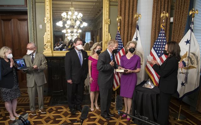 NASA image: NASA Administrator Bill Nelson Swearing-In Ceremony