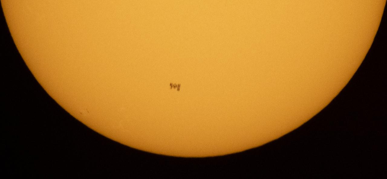 The International Space Station, with a crew of seven onboard, is seen in silhouette as it transits the Sun at roughly five miles per second, Friday, June 25, 2021, from near Nellysford, Va. Onboard are Expedition 65 NASA astronauts Megan McArthur, Mark Vande Hei, Shane Kimbrough, ESA (European Space Agency) astronaut Thomas Pesquet, Japan Aerospace Exploration Agency (JAXA) astronaut Akihiko Hoshide, and Roscosmos cosmonauts Pyotr Dubrov and Oleg Novitskiy. At the time of the transit, Kimbrough and Pesquet were working outside on the station’s port 6 truss to install the second ISS Roll-Out Solar Array (iROSA) on the 4B power channel. Photo Credit: (NASA/Joel Kowsky)