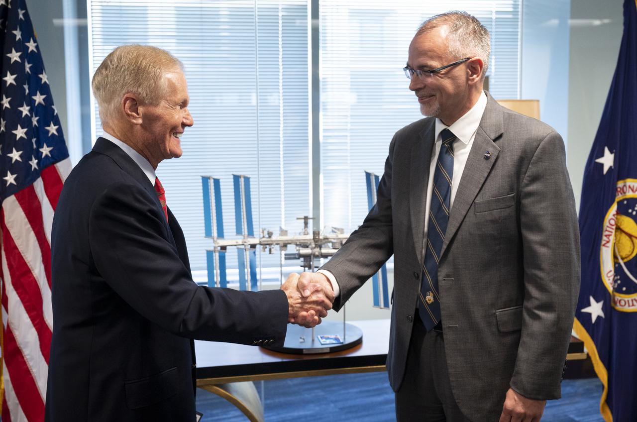 NASA Administrator Bill Nelson, left, shakes hands with Jim Free after being sworn in as the first associate administrator of the new Exploration Systems Development Mission Directorate, Monday, Sept. 20, 2021, at the Mary W. Jackson NASA Headquarters building in Washington. NASA is working to establish ESDMD to focus on planning and developing future space systems while a new Space Operations Mission Directorate will focus on operations. Both areas will support NASA’s Moon to Mars exploration approach. Photo Credit: NASA/Joel Kowsky)