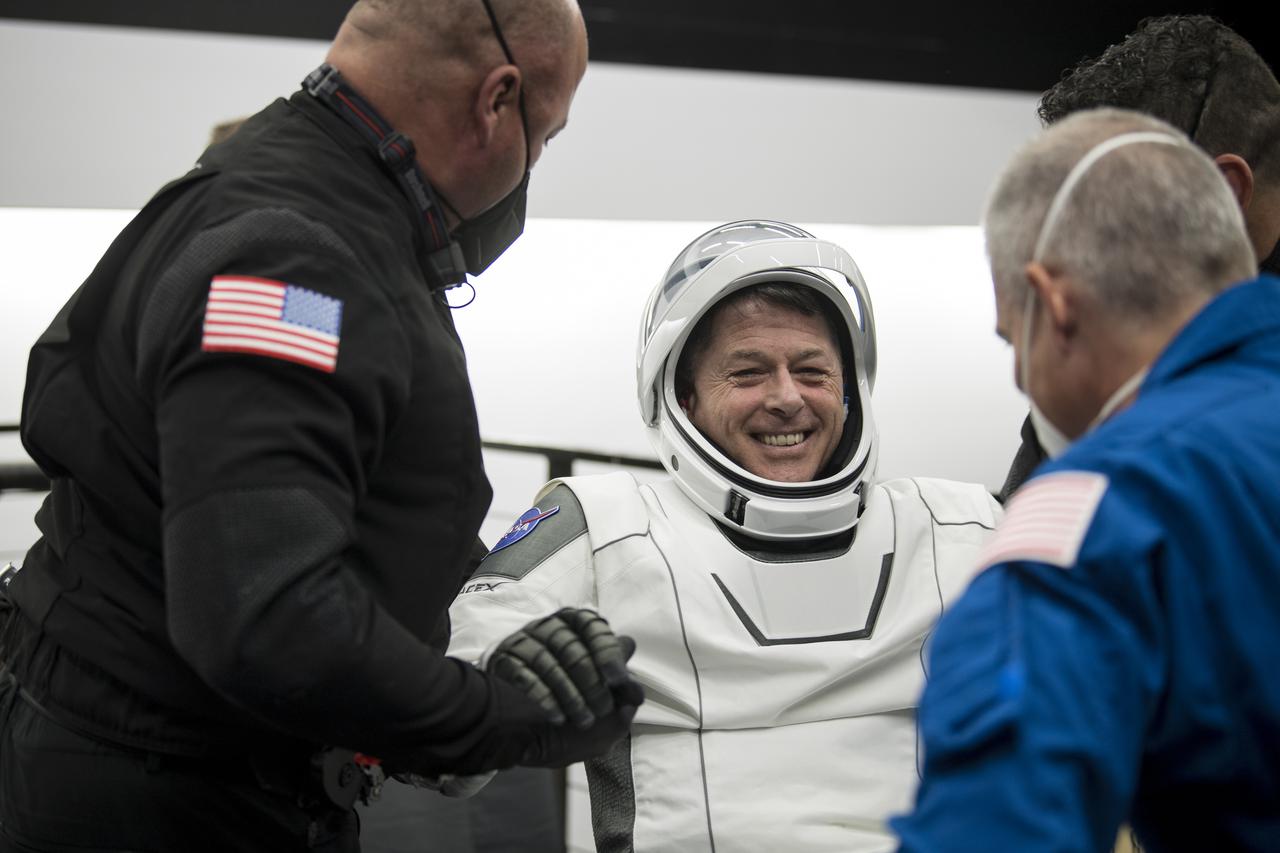NASA astronaut Shane Kimbrough is helped out of the SpaceX Crew Dragon Endeavour spacecraft onboard the SpaceX GO Navigator recovery ship after he and NASA astronaut Megan McArthur, Japan Aerospace Exploration Agency (JAXA) astronaut Aki Hoshide, and ESA (European Space Agency) astronaut Thomas Pesquet landed in the Gulf of Mexico off the coast of Pensacola, Florida, Monday, Nov. 8, 2021. NASA’s SpaceX Crew-2 mission is the second operational mission of the SpaceX Crew Dragon spacecraft and Falcon 9 rocket to the International Space Station as part of the agency’s Commercial Crew Program. Photo Credit: (NASA/Aubrey Gemignani)