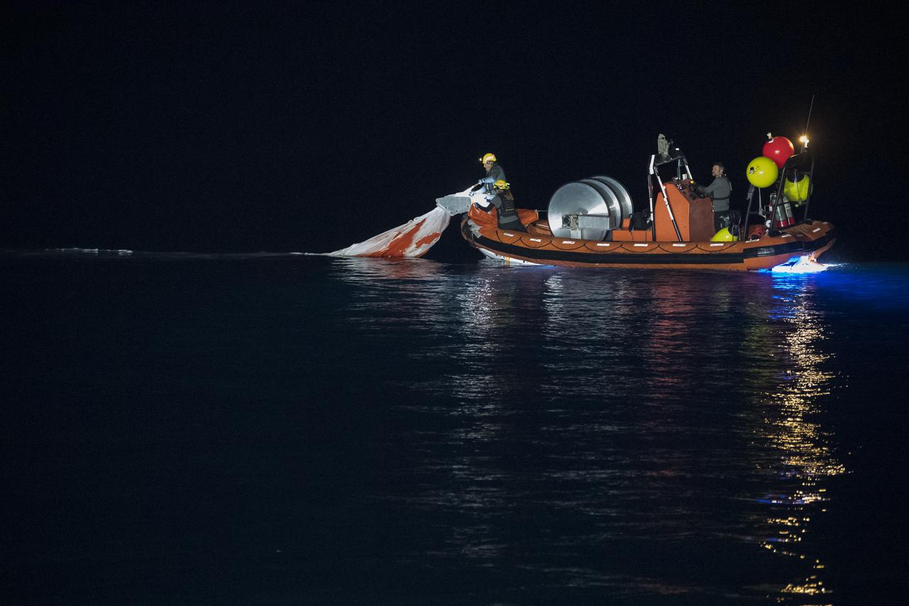 Support teams collect the parachutes shortly after the SpaceX Crew Dragon Endeavour spacecraft landed with NASA astronauts Shane Kimbrough and Megan McArthur, Japan Aerospace Exploration Agency (JAXA) astronaut Aki Hoshide, and ESA (European Space Agency) astronaut Thomas Pesquet aboard in the Gulf of Mexico off the coast of Pensacola, Florida, Monday, Nov. 8, 2021. NASA’s SpaceX Crew-2 mission is the second operational mission of the SpaceX Crew Dragon spacecraft and Falcon 9 rocket to the International Space Station as part of the agency’s Commercial Crew Program. Photo Credit: (NASA/Aubrey Gemignani)