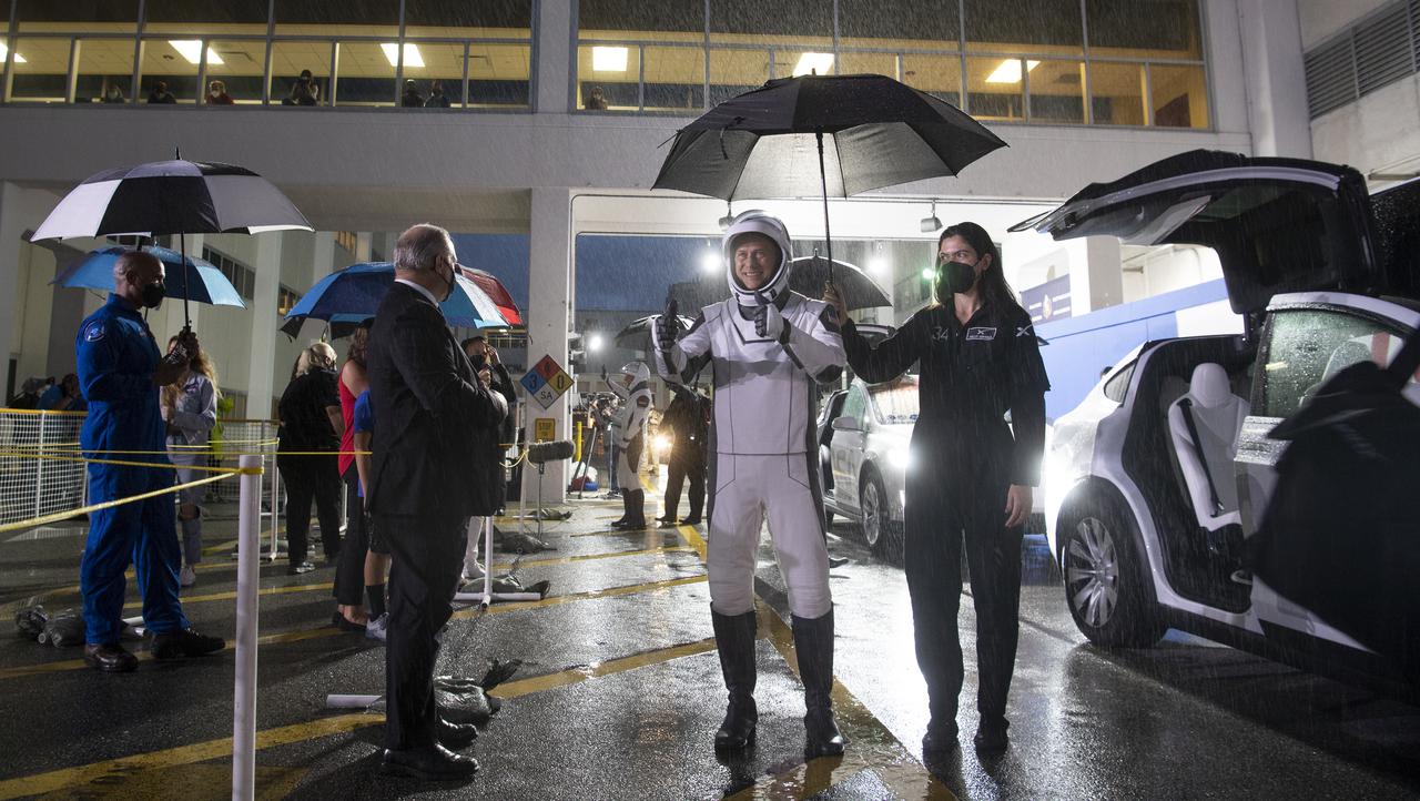 NASA astronaut Tom Marshburn, wearing a SpaceX spacesuit, gives a thumbs up as he prepares to depart the Neil A. Armstrong Operations and Checkout Building for Launch Complex 39A to board the SpaceX Crew Dragon spacecraft for the Crew-3 mission launch, Wednesday, Nov. 10, 2021, at NASA’s Kennedy Space Center in Florida. NASA’s SpaceX Crew-3 mission is the third crew rotation mission of the SpaceX Crew Dragon spacecraft and Falcon 9 rocket to the International Space Station as part of the agency’s Commercial Crew Program. Marshburn, and NASA astronauts Raja Chari, Kayla Barron, and ESA (European Space Agency) astronaut Matthias Maurer are scheduled to launch at 9:03 p.m. EST, from Launch Complex 39A at the Kennedy Space Center. Photo Credit: (NASA/Joel Kowsky)