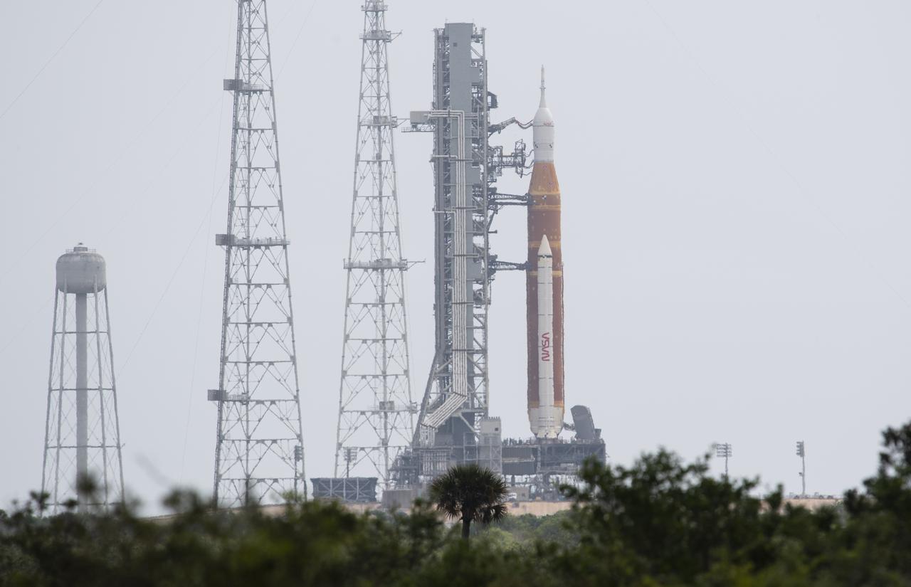 NASA’s Space Launch System (SLS) rocket with the Orion spacecraft aboard is seen atop a mobile launcher at Launch Complex 39B, Saturday, April 2, 2022, as the Artemis I launch team conducts the wet dress rehearsal test at NASA’s Kennedy Space Center in Florida. Ahead of NASA’s Artemis I flight test, the wet dress rehearsal will run the Artemis I launch team through operations to load propellant, conduct a full launch countdown, demonstrate the ability to recycle the countdown clock, and drain the tanks to practice timelines and procedures for launch.  Photo Credit: (NASA/Joel Kowsky)