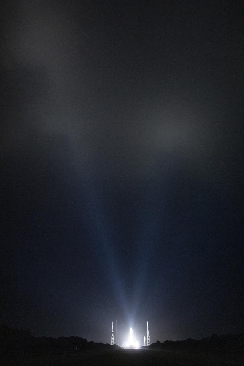 NASA’s Space Launch System (SLS) rocket with the Orion spacecraft aboard is seen atop a mobile launcher at Launch Complex 39B illuminated by spotlights, Saturday, April 2, 2022, as the Artemis I launch team conducts the wet dress rehearsal test at NASA’s Kennedy Space Center in Florida. Ahead of NASA’s Artemis I flight test, the wet dress rehearsal will run the Artemis I launch team through operations to load propellant, conduct a full launch countdown, demonstrate the ability to recycle the countdown clock, and drain the tanks to practice timelines and procedures for launch.  Photo Credit: (NASA/Joel Kowsky)