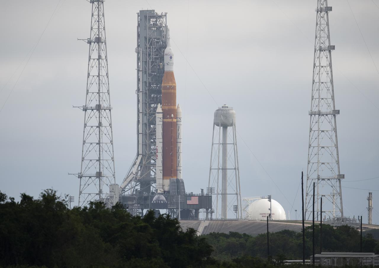 NASA’s Space Launch System (SLS) rocket with the Orion spacecraft aboard is seen atop a mobile launcher at Launch Complex 39B, Sunday, April 3, 2022, as the Artemis I launch team conducts the wet dress rehearsal test at NASA’s Kennedy Space Center in Florida. Ahead of NASA’s Artemis I flight test, the wet dress rehearsal will run the Artemis I launch team through operations to load propellant, conduct a full launch countdown, demonstrate the ability to recycle the countdown clock, and drain the tanks to practice timelines and procedures for launch.  Photo Credit: (NASA/Joel Kowsky)