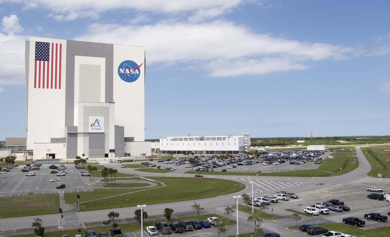 NASA’s Space Launch System (SLS) rocket with the Orion spacecraft aboard is seen atop a mobile launcher at Launch Complex 39B in this view of the Vehicle Assembly Building and the Rocco A. Petrone Launch Control Center, Monday, April 4, 2022, as the Artemis I launch team conducts the wet dress rehearsal test at NASA’s Kennedy Space Center in Florida. Ahead of NASA’s Artemis I flight test, the wet dress rehearsal will run the Artemis I launch team through operations to load propellant, conduct a full launch countdown, demonstrate the ability to recycle the countdown clock, and drain the tanks to practice timelines and procedures for launch.  Photo Credit: (NASA/Joel Kowsky)