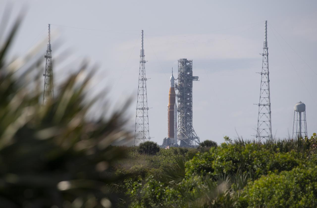 NASA’s Space Launch System (SLS) rocket with the Orion spacecraft aboard is seen atop a mobile launcher at Launch Complex 39B, Monday, April 4, 2022, as the Artemis I launch team conducts the wet dress rehearsal test at NASA’s Kennedy Space Center in Florida. Ahead of NASA’s Artemis I flight test, the wet dress rehearsal will run the Artemis I launch team through operations to load propellant, conduct a full launch countdown, demonstrate the ability to recycle the countdown clock, and drain the tanks to practice timelines and procedures for launch.  Photo Credit: (NASA/Joel Kowsky)