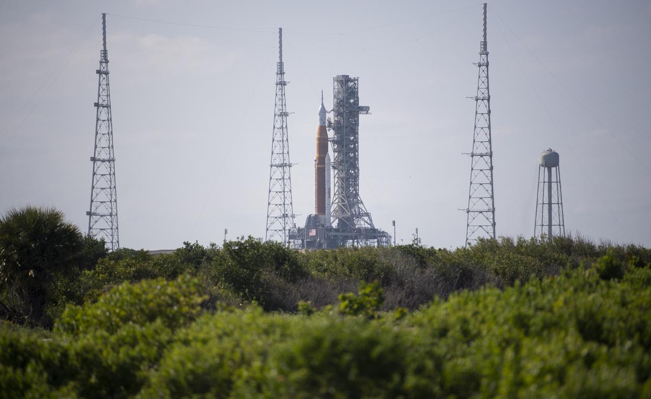 NASA’s Space Launch System (SLS) rocket with the Orion spacecraft aboard is seen atop a mobile launcher at Launch Complex 39B, Monday, April 4, 2022, as the Artemis I launch teams load more than 700,000 gallons of cryogenic propellants including liquid hydrogen and liquid oxygen during the wet dress rehearsal test at NASA’s Kennedy Space Center in Florida. Ahead of NASA’s Artemis I flight test, the wet dress rehearsal will run the Artemis I launch team through operations to load propellant, conduct a full launch countdown, demonstrate the ability to recycle the countdown clock, and drain the tanks to practice timelines and procedures for launch.  Photo Credit: (NASA/Joel Kowsky)