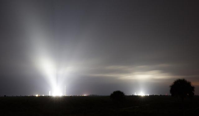 NASA image: NASA’s SLS and SpaceX’s Falcon 9 at Launch Complex 39A & 39B
