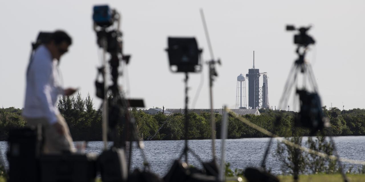 A SpaceX Falcon 9 rocket with the company's Crew Dragon spacecraft aboard is seen on the launch pad at Launch Complex 39A as preparations continue for Axiom Mission 1 (Ax-1), Friday, April 8, 2022, at NASA’s Kennedy Space Center in Florida. The Ax-1 mission is the first private astronaut mission to the International Space Station.  Ax-1 crew members Commander Michael López-Alegría of Spain and the United States, Pilot Larry Connor of the United States, and Mission Specialists Eytan Stibbe of Israel, and Mark Pathy of Canada are scheduled to launch at 11:17 a.m. EDT, from Launch Complex 39A at the Kennedy Space Center. Photo Credit: (NASA/Joel Kowsky)