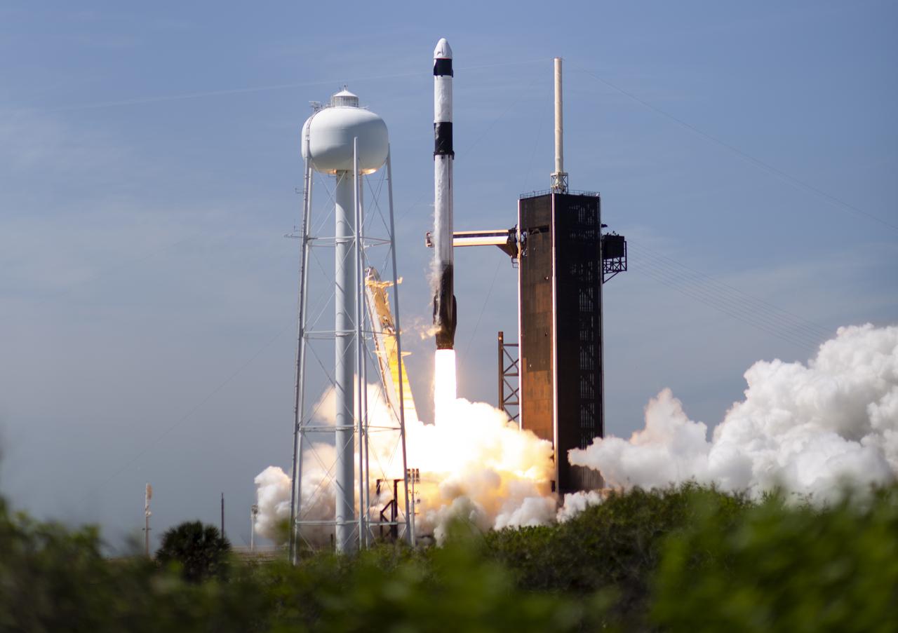 A SpaceX Falcon 9 rocket carrying the company's Crew Dragon spacecraft is launched on Axiom Mission 1 (Ax-1) to the International Space Station with Commander Michael López-Alegría of Spain and the United States, Pilot Larry Connor of the United States, and Mission Specialists Eytan Stibbe of Israel, and Mark Pathy of Canada aboard, Friday, April 8, 2022, at NASA’s Kennedy Space Center in Florida. The Ax-1 mission is the first private astronaut mission to the International Space Station. López-Alegría, Connor, Pathy, Stibbe launched at 11:17 a.m. from Launch Complex 39A at the Kennedy Space Center to begin their 10-day mission. Photo Credit: (NASA/Joel Kowsky)
