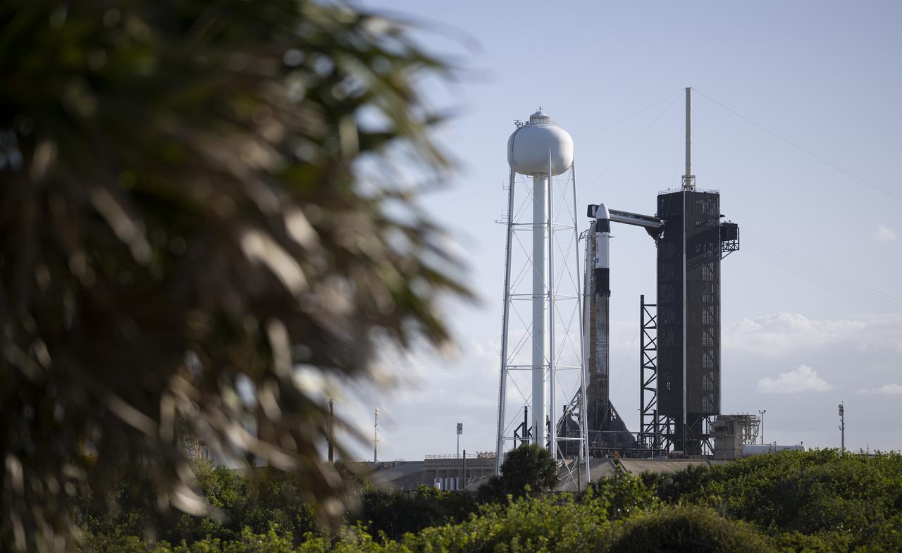 A SpaceX Falcon 9 rocket with the company's Crew Dragon spacecraft onboard is seen on the launch pad at Launch Complex 39A as preparations continue for the Crew-4 mission, Saturday, April 23, 2022, at NASA’s Kennedy Space Center in Florida. NASA’s SpaceX Crew-4 mission is the fourth crew rotation mission of the SpaceX Crew Dragon spacecraft and Falcon 9 rocket to the International Space Station as part of the agency’s Commercial Crew Program. NASA astronauts Kjell Lindgren, Robert Hines, Jessica Watkins, and ESA (European Space Agency) astronaut Samantha Cristoforetti are scheduled to launch no earlier than April 27 from Launch Complex 39A at the Kennedy Space Center. Photo Credit: (NASA/Joel Kowsky)