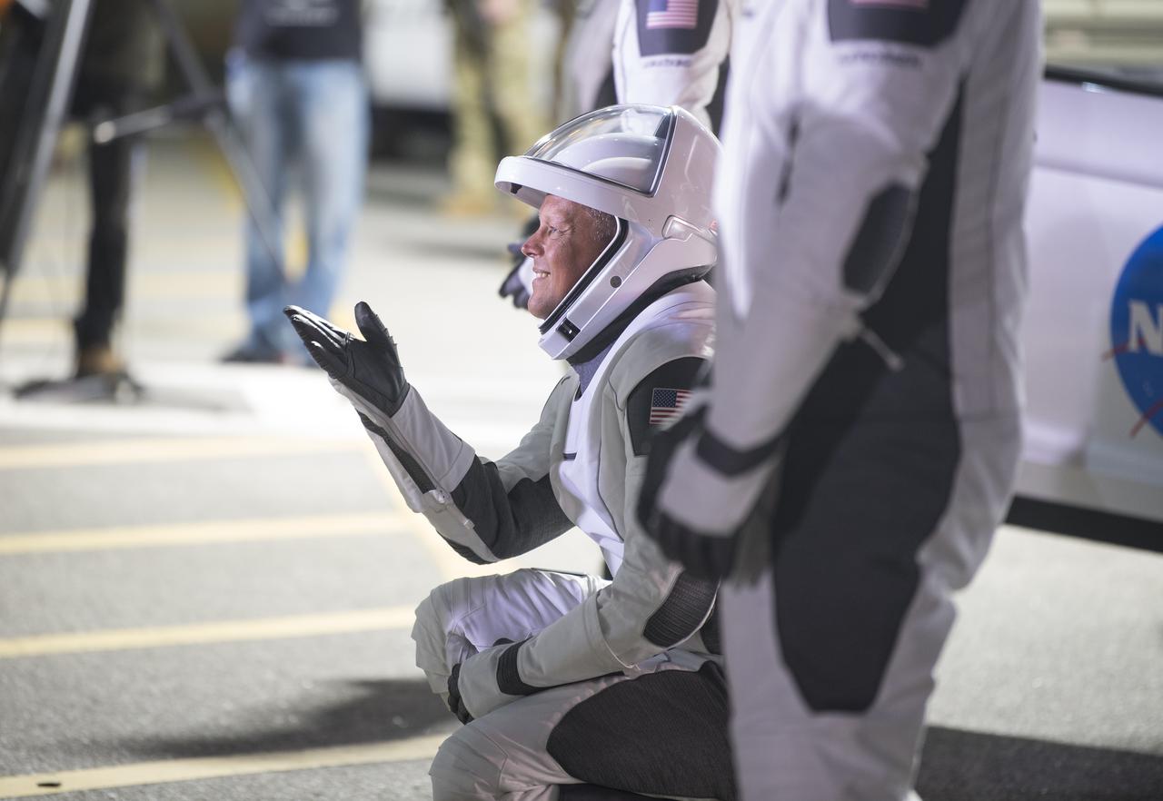 NASA astronaut Robert Hines gestures to family and friends as he and crew mates NASA astronauts Kjell Lindgren, Jessica Watkins, and ESA (European Space Agency) astronaut Samantha Cristoforetti, wearing SpaceX spacesuits, depart the Neil  A. Armstrong Operations and Checkout Building for Launch Complex 39A to board the SpaceX Crew Dragon spacecraft for the Crew-4 mission launch, Tuesday, April 26, 2022, at NASA’s Kennedy Space Center in Florida. NASA’s SpaceX Crew-4 mission is the fourth crew rotation mission of the SpaceX Crew Dragon spacecraft and Falcon 9 rocket to the International Space Station as part of the agency’s Commercial Crew Program. Lindgren, Hines, Watkins, and Cristoforetti are scheduled to launch at 3:52 a.m. ET on April 27, from Launch Complex 39A at the Kennedy Space Center.  Photo Credit: (NASA/Aubrey Gemignani)