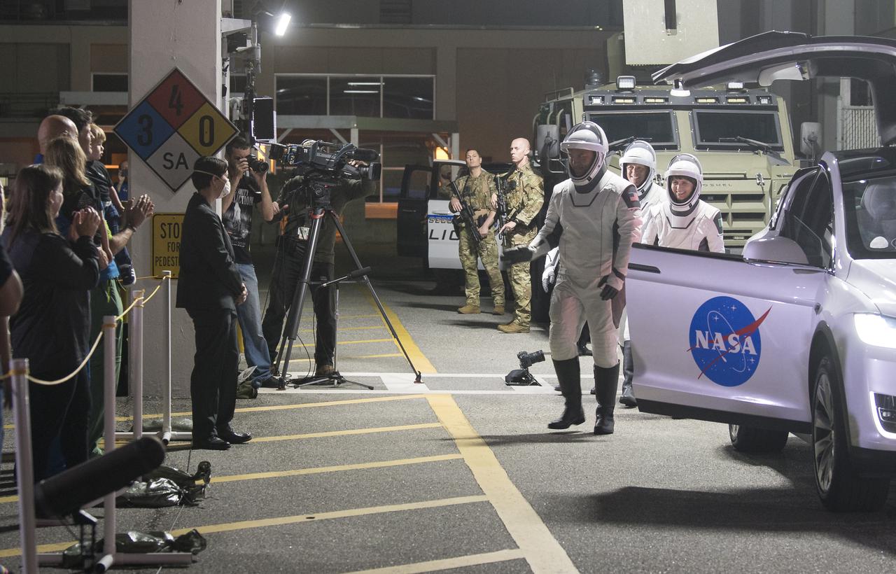 NASA astronauts Kjell Lindgren, Robert Hines, Jessica Watkins, and ESA (European Space Agency) astronaut Samantha Cristoforetti, wearing SpaceX spacesuits, are seen as they prepare to depart the Neil  A. Armstrong Operations and Checkout Building for Launch Complex 39A to board the SpaceX Crew Dragon spacecraft for the Crew-4 mission launch, Tuesday, April 26, 2022, at NASA’s Kennedy Space Center in Florida. NASA’s SpaceX Crew-4 mission is the fourth crew rotation mission of the SpaceX Crew Dragon spacecraft and Falcon 9 rocket to the International Space Station as part of the agency’s Commercial Crew Program. Lindgren, Hines, Watkins, and Cristoforetti are scheduled to launch at 3:52 a.m. ET on April 27, from Launch Complex 39A at the Kennedy Space Center.  Photo Credit: (NASA/Aubrey Gemignani)