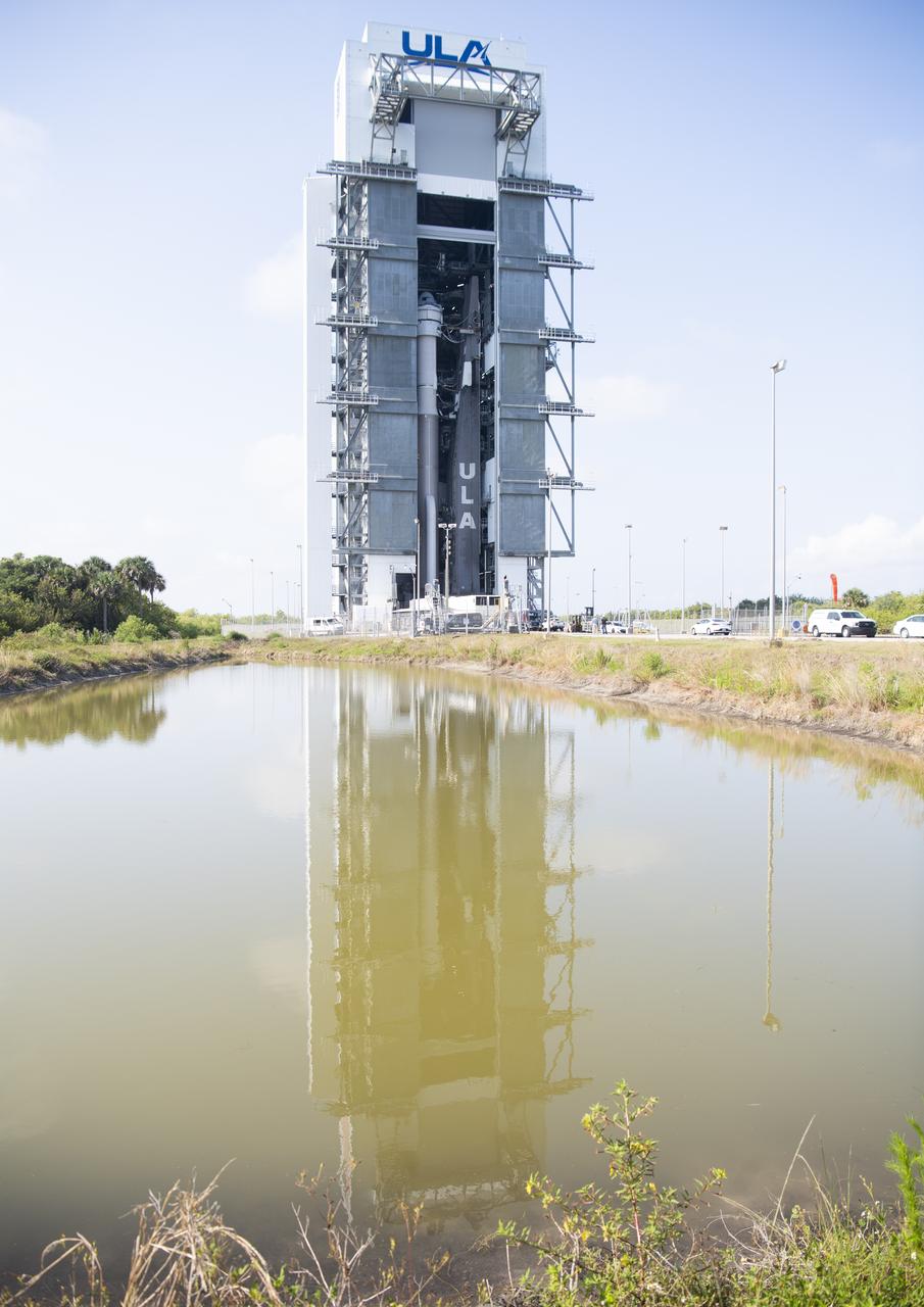 A United Launch Alliance Atlas V rocket with Boeing’s CST-100 Starliner spacecraft aboard is seen inside the Vertical Integration Facility before being rolled out to the launch pad at Space Launch Complex 41 ahead of the Orbital Flight Test-2 (OFT-2) mission, Wednesday, May 18, 2022 at Cape Canaveral Space Force Station in Florida. Boeing’s Orbital Flight Test-2 will be Starliner’s second uncrewed flight test and will dock to the International Space Station as part of NASA's Commercial Crew Program. The mission, currently targeted for launch at 6:54 p.m. ET on May 19, will serve as an end-to-end test of the system's capabilities. Photo Credit: (NASA/Joel Kowsky)
