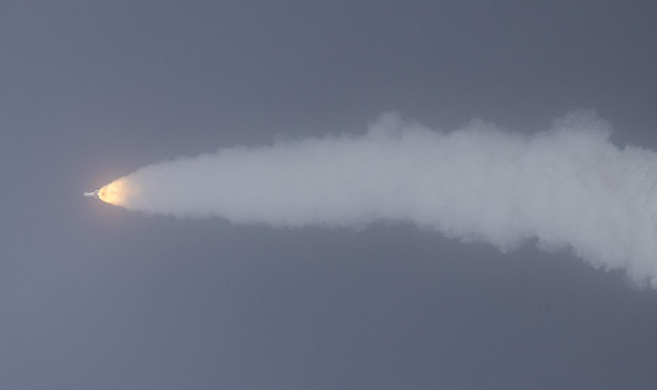 A United Launch Alliance Atlas V rocket with Boeing’s CST-100 Starliner spacecraft aboard launches from Space Launch Complex 41 at Cape Canaveral Space Force Station, Thursday, May 19, 2022, from NASA’s Kennedy Space Center in Florida. Boeing’s Orbital Flight Test-2 (OFT-2) is Starliner’s second uncrewed flight test and will dock to the International Space Station as part of NASA's Commercial Crew Program. OFT-2 launched at 6:54 p.m. ET, and will serve as an end-to-end test of the system's capabilities. Photo Credit: (NASA/Joel Kowsky)