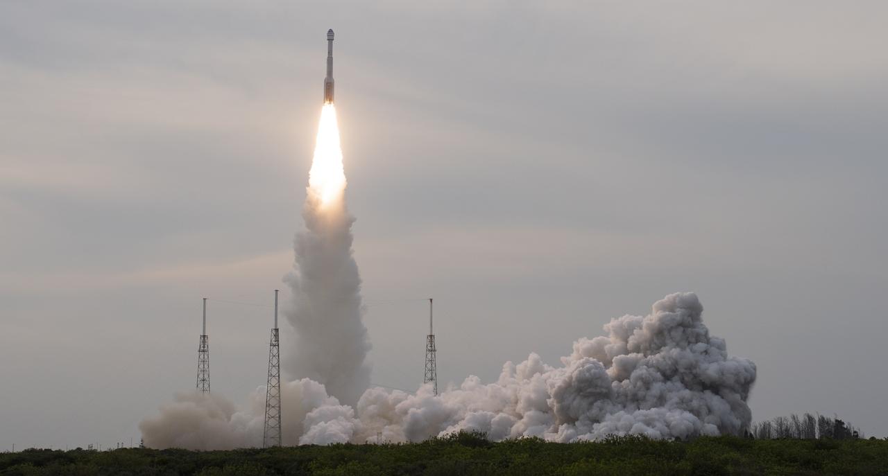 A United Launch Alliance Atlas V rocket with Boeing’s CST-100 Starliner spacecraft aboard launches from Space Launch Complex 41, Thursday, May 19, 2022, at Cape Canaveral Space Force Station in Florida. Boeing’s Orbital Flight Test-2 (OFT-2) is Starliner’s second uncrewed flight test and will dock to the International Space Station as part of NASA's Commercial Crew Program. OFT-2 launched at 6:54 p.m. ET, and will serve as an end-to-end test of the system's capabilities. Photo Credit: (NASA/Joel Kowsky)