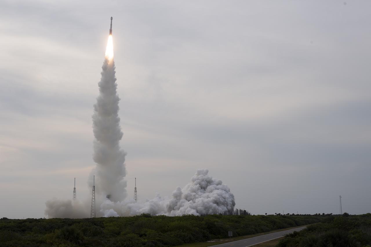 A United Launch Alliance Atlas V rocket with Boeing’s CST-100 Starliner spacecraft aboard launches from Space Launch Complex 41, Thursday, May 19, 2022, at Cape Canaveral Space Force Station in Florida. Boeing’s Orbital Flight Test-2 (OFT-2) is Starliner’s second uncrewed flight test and will dock to the International Space Station as part of NASA's Commercial Crew Program. OFT-2 launched at 6:54 p.m. ET, and will serve as an end-to-end test of the system's capabilities. Photo Credit: (NASA/Joel Kowsky)