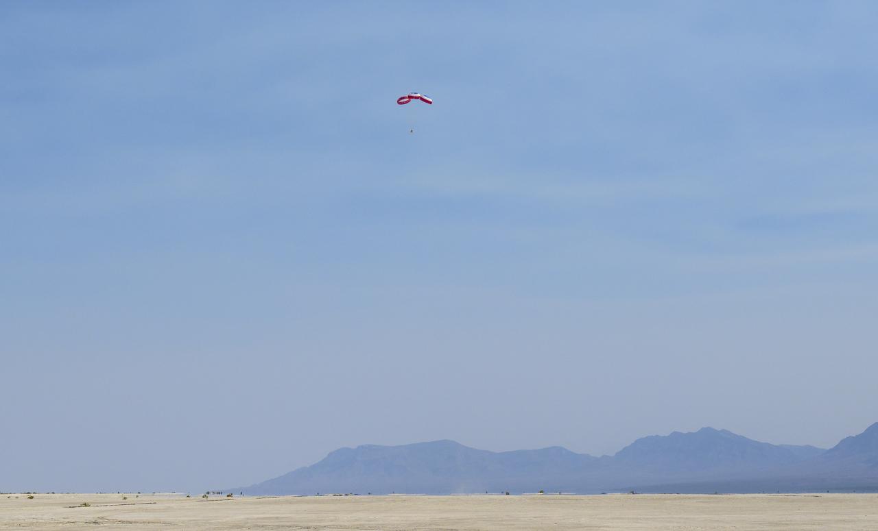 Boeing’s CST-100 Starliner spacecraft lands at White Sands Missile Range’s Space Harbor, Wednesday, May 25, 2022, in New Mexico. Boeing’s Orbital Flight Test-2 (OFT-2) is Starliner’s second uncrewed flight test to the International Space Station as part of NASA's Commercial Crew Program. OFT-2 serves as an end-to-end test of the system's capabilities. Photo Credit: (NASA/Bill Ingalls)