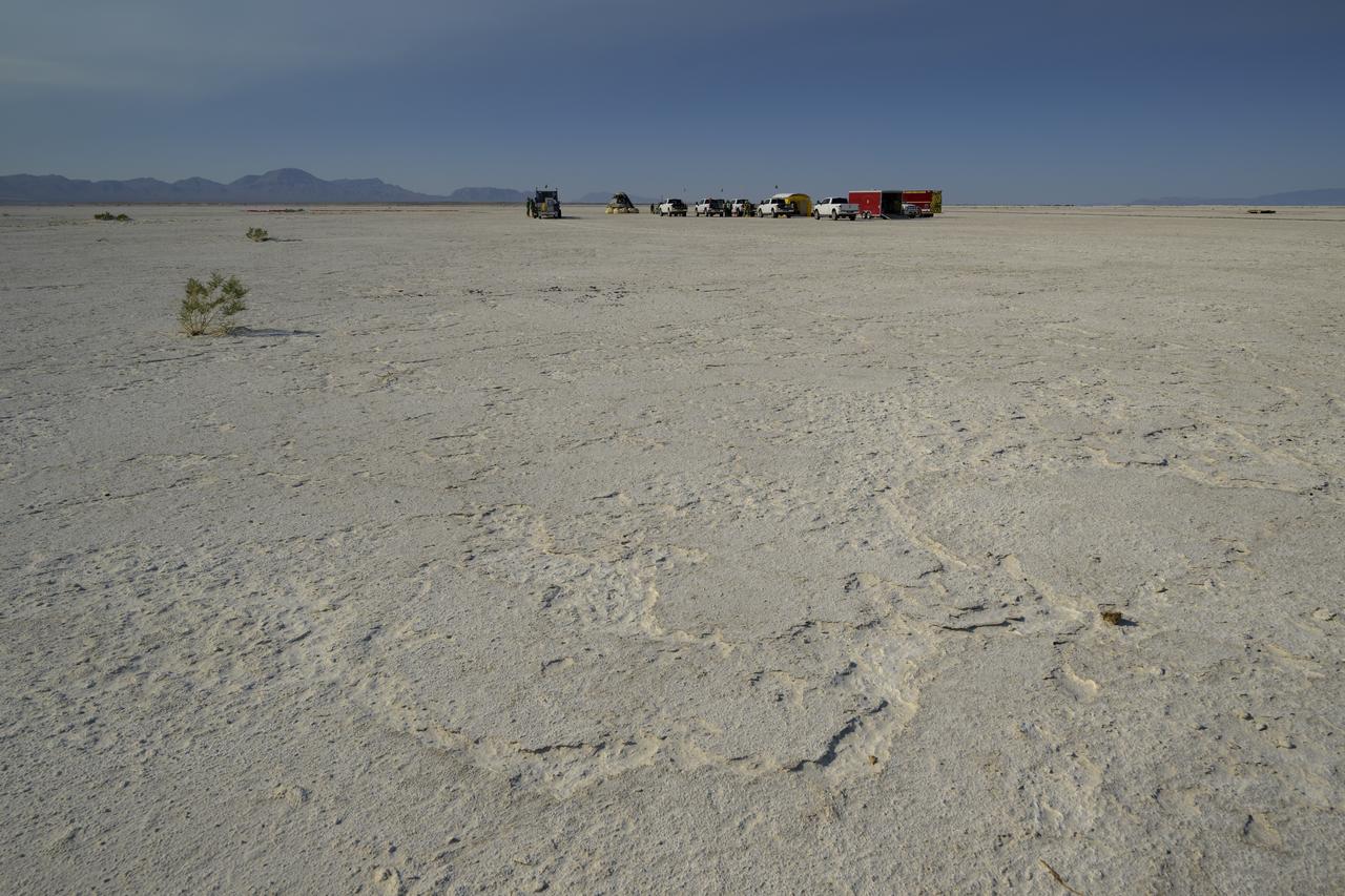 Boeing and NASA teams work around Boeing’s CST-100 Starliner spacecraft after it landed at White Sands Missile Range’s Space Harbor, Wednesday, May 25, 2022, in New Mexico. Boeing’s Orbital Flight Test-2 (OFT-2) is Starliner’s second uncrewed flight test to the International Space Station as part of NASA's Commercial Crew Program. OFT-2 serves as an end-to-end test of the system's capabilities. Photo Credit: (NASA/Bill Ingalls)