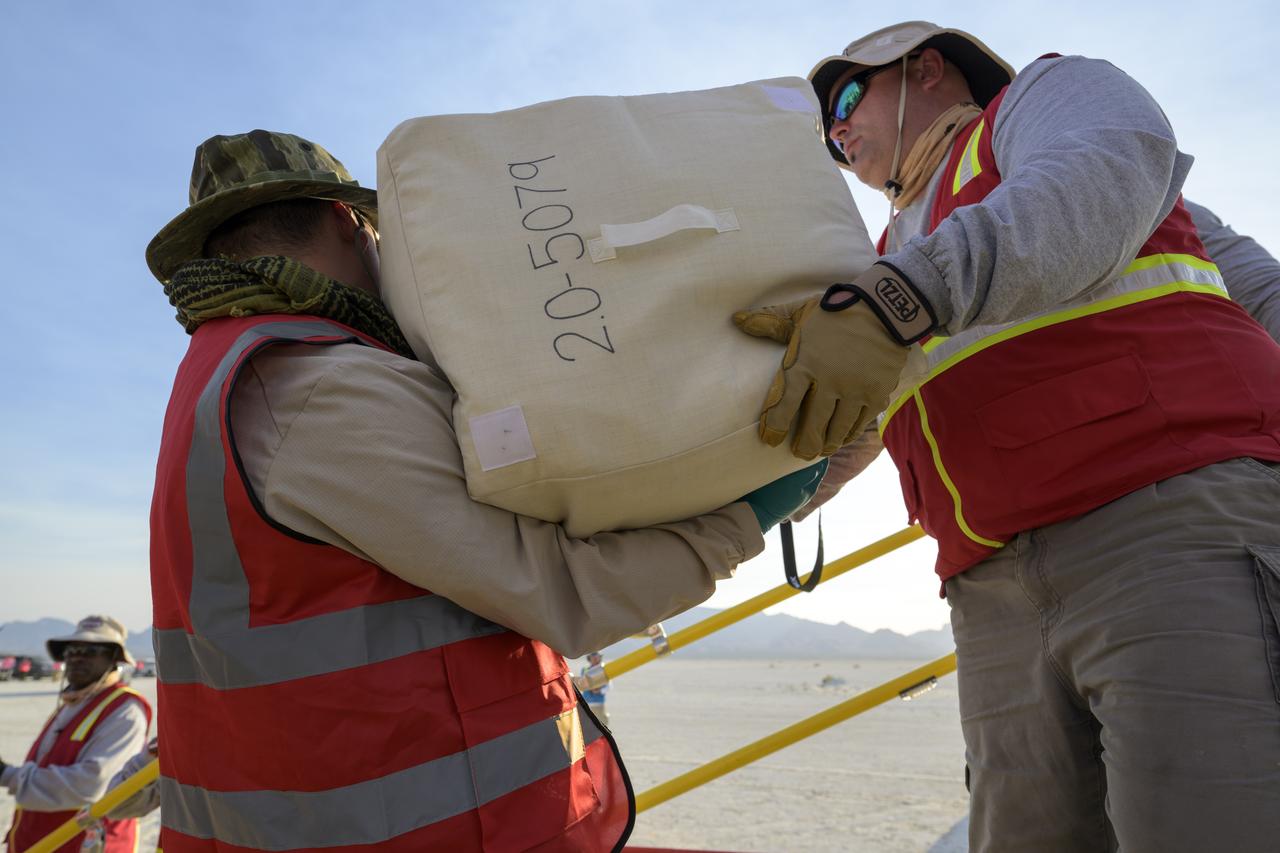 Boeing and NASA teams unload cargo from Boeing’s CST-100 Starliner spacecraft after it landed at White Sands Missile Range’s Space Harbor, Wednesday, May 25, 2022, in New Mexico. Boeing’s Orbital Flight Test-2 (OFT-2) is Starliner’s second uncrewed flight test to the International Space Station as part of NASA's Commercial Crew Program. OFT-2 serves as an end-to-end test of the system's capabilities. Photo Credit: (NASA/Bill Ingalls)