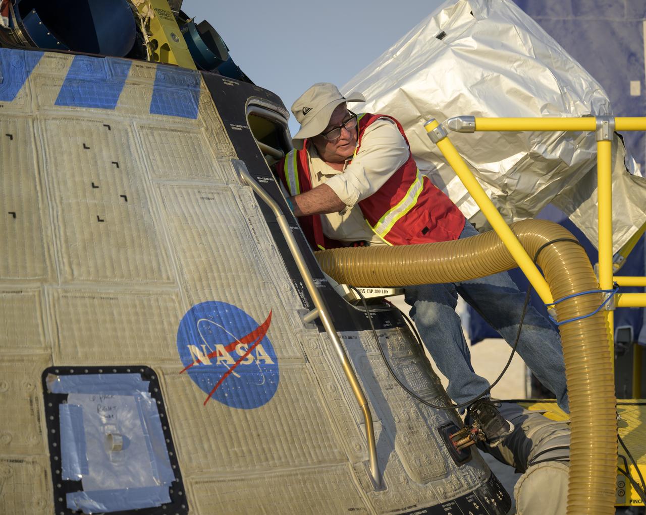 Boeing and NASA teams work around Boeing’s CST-100 Starliner spacecraft after it landed at White Sands Missile Range’s Space Harbor, Wednesday, May 25, 2022, in New Mexico. Boeing’s Orbital Flight Test-2 (OFT-2) is Starliner’s second uncrewed flight test to the International Space Station as part of NASA's Commercial Crew Program. OFT-2 serves as an end-to-end test of the system's capabilities. Photo Credit: (NASA/Bill Ingalls)