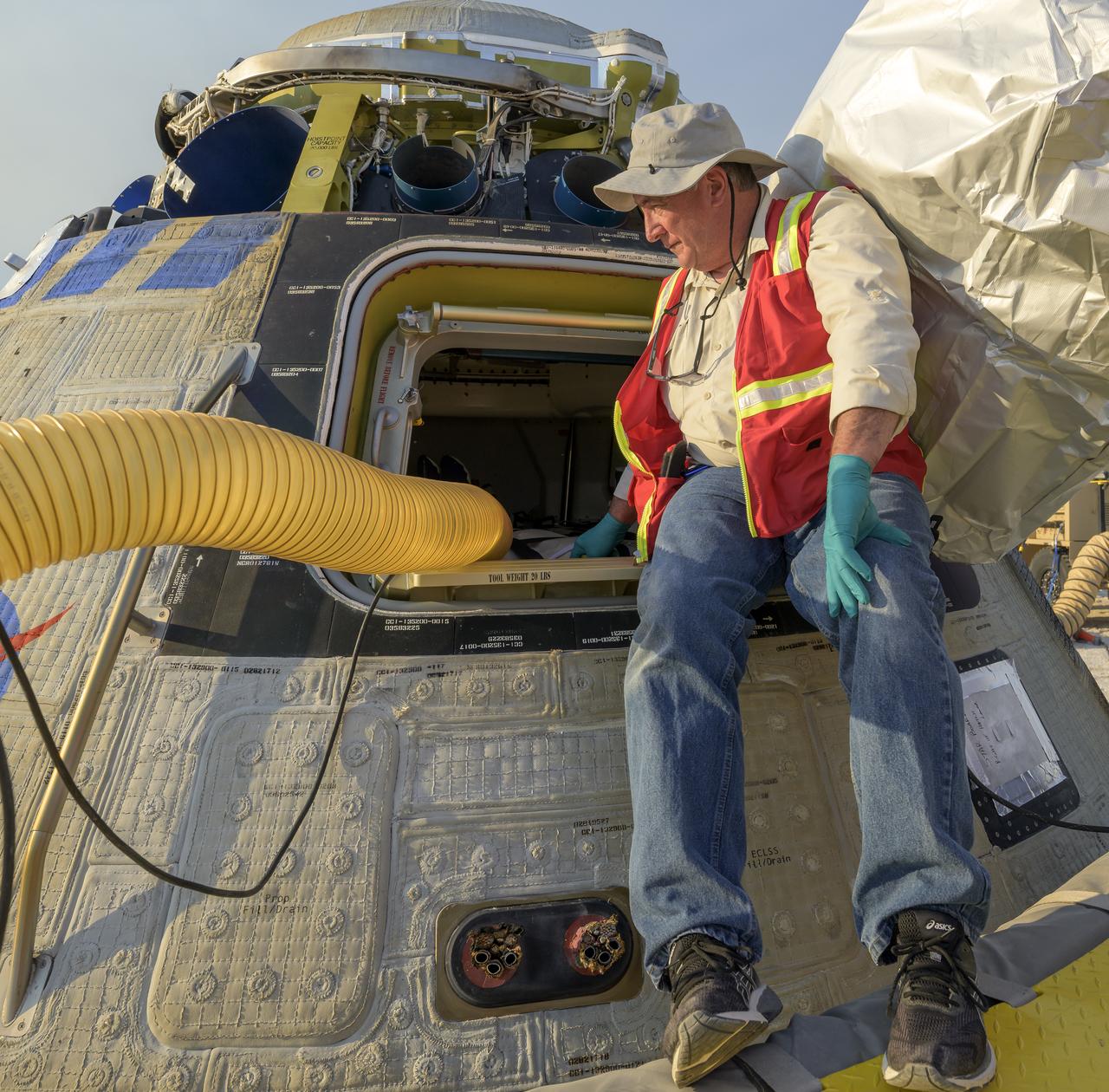 Boeing and NASA teams work around Boeing’s CST-100 Starliner spacecraft after it landed at White Sands Missile Range’s Space Harbor, Wednesday, May 25, 2022, in New Mexico. Boeing’s Orbital Flight Test-2 (OFT-2) is Starliner’s second uncrewed flight test to the International Space Station as part of NASA's Commercial Crew Program. OFT-2 serves as an end-to-end test of the system's capabilities. Photo Credit: (NASA/Bill Ingalls)