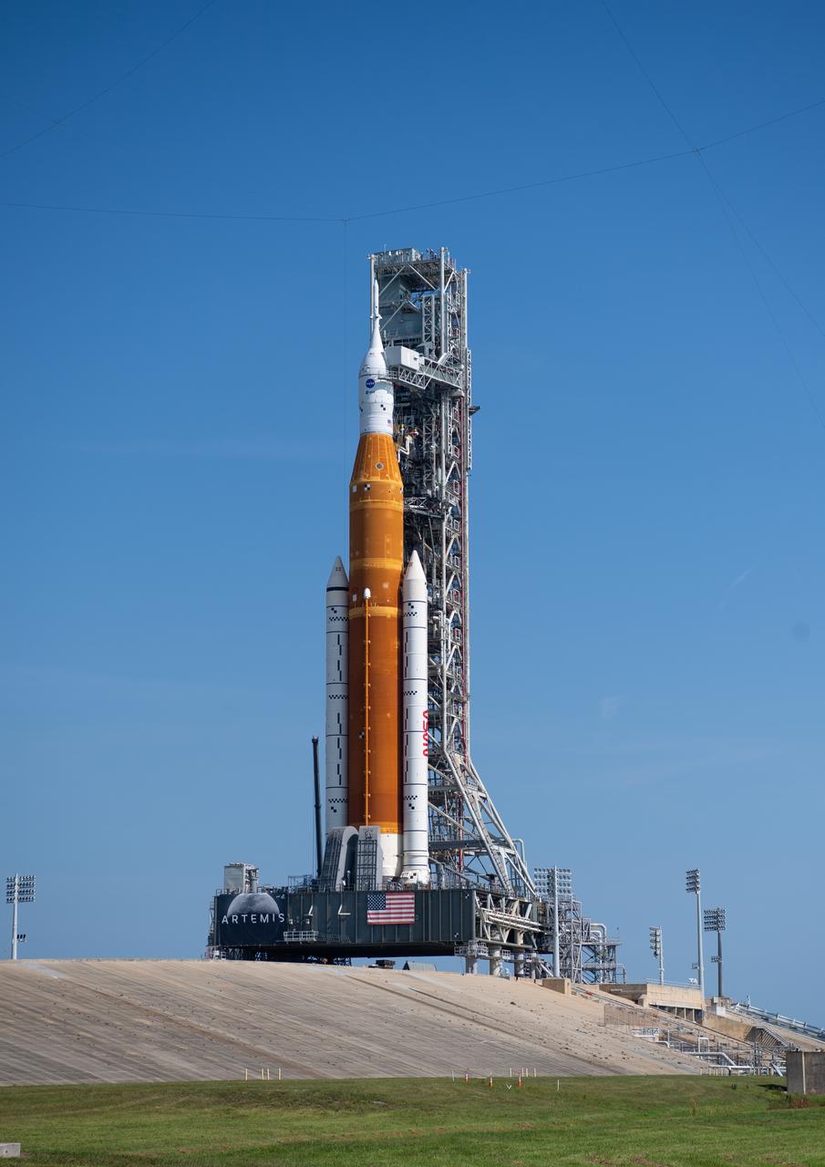 NASA’s Space Launch System (SLS) rocket with the Orion spacecraft aboard is seen atop a mobile launcher at Launch Pad 39B, Thursday, Aug. 18, 2022, after being rolled out to the launch pad at NASA’s Kennedy Space Center in Florida. NASA’s Artemis I mission is the first integrated test of the agency’s deep space exploration systems: the Orion spacecraft, SLS rocket, and supporting ground systems. Launch of the uncrewed flight test is targeted for no earlier than Aug. 29. Photo Credit: (NASA/Joel Kowsky)