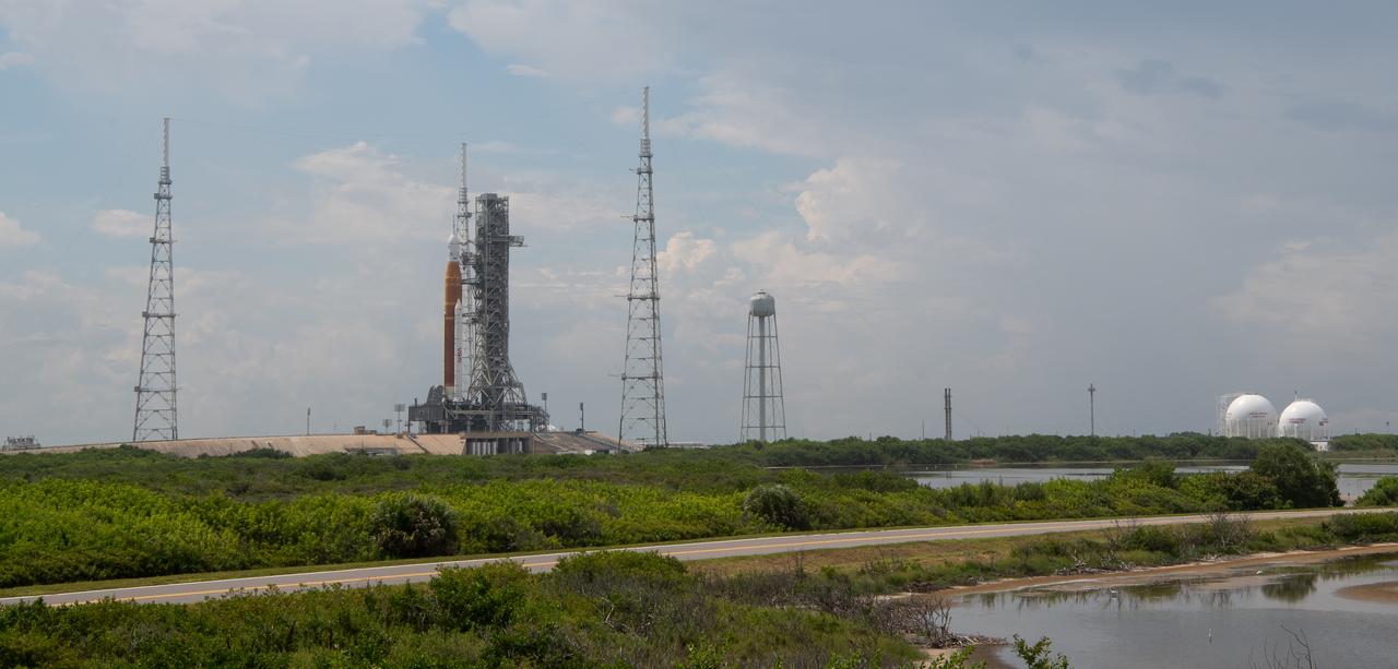 NASA’s Space Launch System (SLS) rocket with the Orion spacecraft aboard is seen atop a mobile launcher at Launch Pad 39B as preparations for launch continue, Friday, Aug. 26, 2022, at NASA’s Kennedy Space Center in Florida. NASA’s Artemis I flight test is the first integrated test of the agency’s deep space exploration systems: the Orion spacecraft, SLS rocket, and supporting ground systems. Launch of the uncrewed flight test is targeted for no earlier than Aug. 29 at 8:33 a.m. ET. Photo Credit: (NASA/Joel Kowsky)