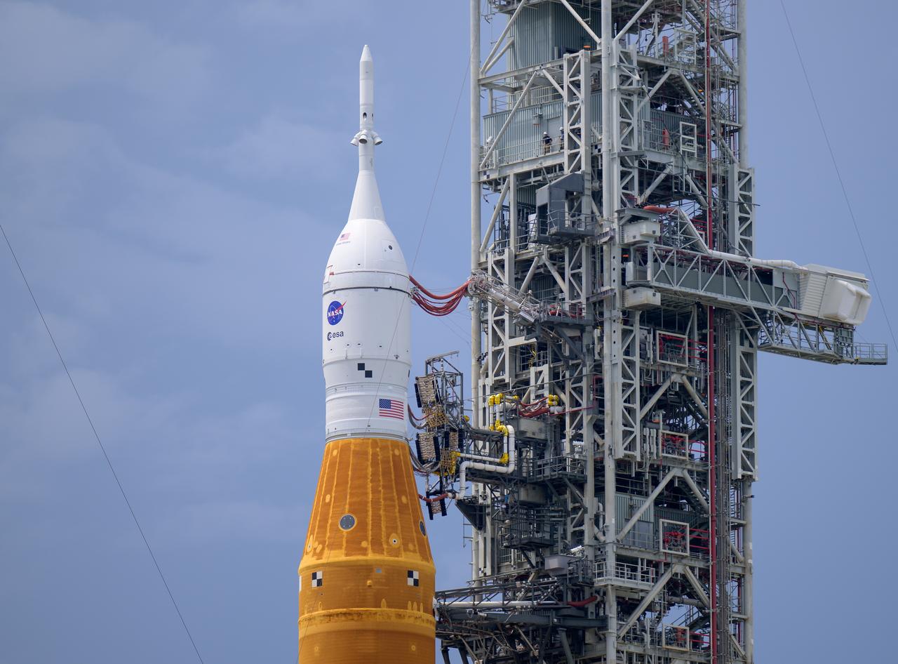 NASA’s Space Launch System (SLS) rocket with the Orion spacecraft aboard is seen atop a mobile launcher at Launch Pad 39B as preparations for launch continue, Friday, Aug. 26, 2022, at NASA’s Kennedy Space Center in Florida. NASA’s Artemis I flight test is the first integrated test of the agency’s deep space exploration systems: the Orion spacecraft, SLS rocket, and supporting ground systems. Launch of the uncrewed flight test is targeted for no earlier than Aug. 29 at 8:33 a.m. ET. Photo Credit: (NASA/Bill Ingalls)