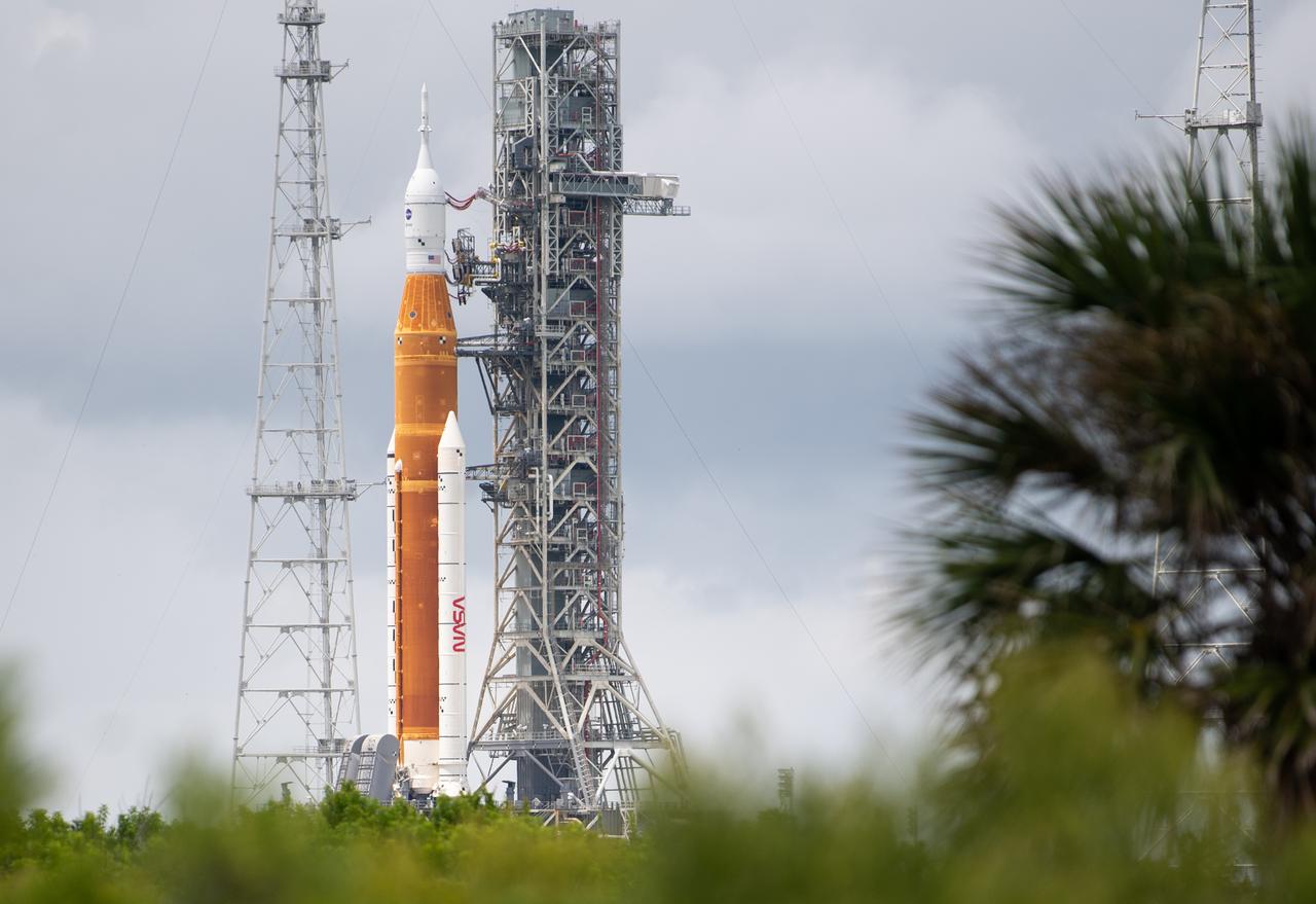 NASA’s Space Launch System (SLS) rocket with the Orion spacecraft aboard is seen atop a mobile launcher at Launch Pad 39B as preparations for launch continue, Sunday, Aug. 28, 2022, at NASA’s Kennedy Space Center in Florida. NASA’s Artemis I flight test is the first integrated test of the agency’s deep space exploration systems: the Orion spacecraft, SLS rocket, and supporting ground systems. Launch of the uncrewed flight test is targeted for no earlier than Aug. 29 at 8:33 a.m. ET. Photo Credit: (NASA/Joel Kowsky)