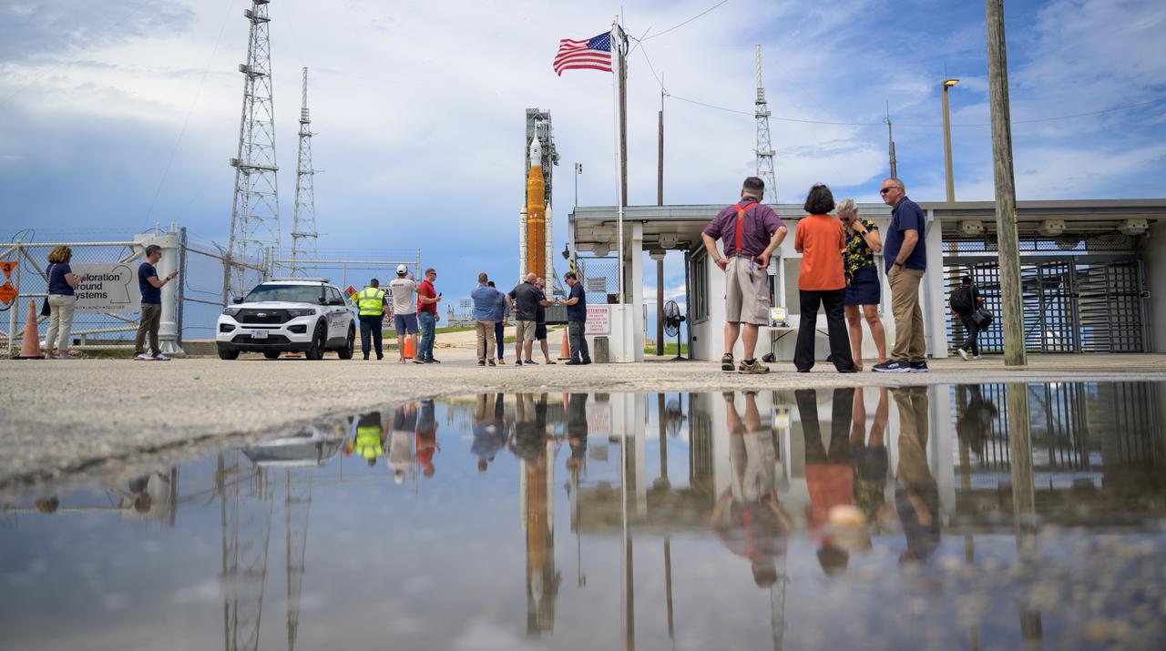 NASA’s Space Launch System (SLS) rocket with the Orion spacecraft aboard is seen atop a mobile launcher at Launch Pad 39B as preparations for launch continue, Sunday, Aug. 28, 2022, at NASA’s Kennedy Space Center in Florida. NASA’s Artemis I flight test is the first integrated test of the agency’s deep space exploration systems: the Orion spacecraft, SLS rocket, and supporting ground systems. Launch of the uncrewed flight test is targeted for no earlier than Aug. 29 at 8:33 a.m. ET. Photo Credit: (NASA/Bill Ingalls)
