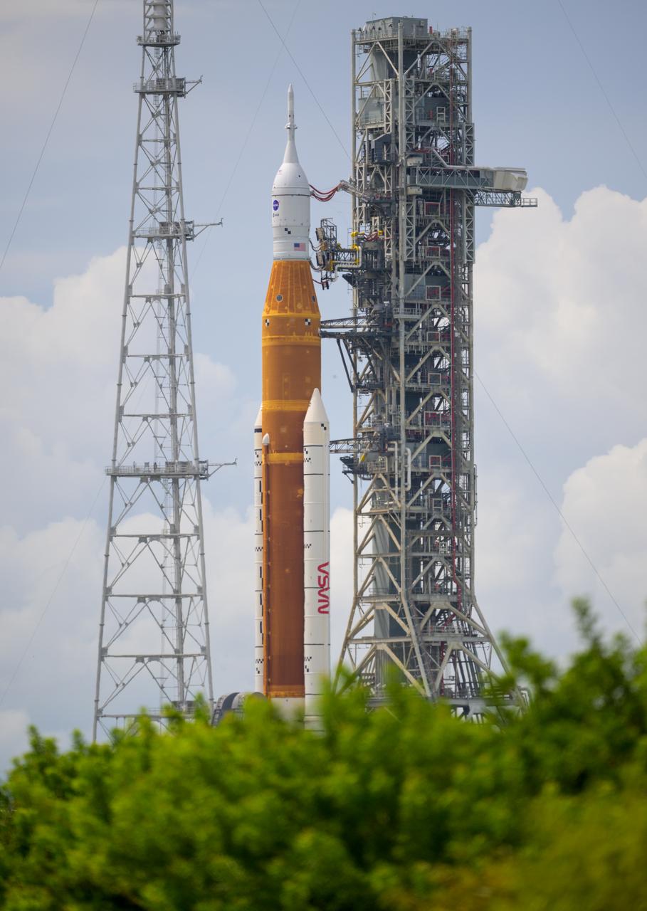 NASA’s Space Launch System (SLS) rocket with the Orion spacecraft aboard is seen atop a mobile launcher at Launch Pad 39B as preparations for launch continue, Sunday, Aug. 28, 2022, at NASA’s Kennedy Space Center in Florida. NASA’s Artemis I flight test is the first integrated test of the agency’s deep space exploration systems: the Orion spacecraft, SLS rocket, and supporting ground systems. Launch of the uncrewed flight test is targeted for no earlier than Aug. 29 at 8:33 a.m. ET. Photo Credit: (NASA/Bill Ingalls)