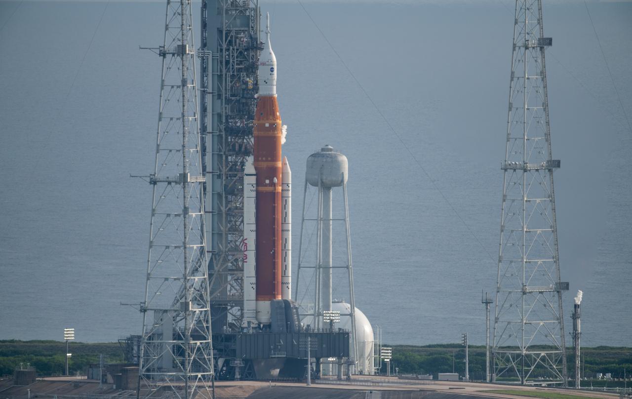 NASA’s Space Launch System (SLS) rocket with the Orion spacecraft aboard is seen atop the mobile launcher at Launch Pad 39B, Monday, Aug. 29, 2022, at NASA’s Kennedy Space Center in Florida. NASA’s Artemis I flight test is the first integrated test of the agency’s deep space exploration systems: the Orion spacecraft, SLS rocket, and supporting ground systems. The launch director halted today’s launch attempt at approximately 8:30 a.m. ET. Photo Credit: (NASA/Joel Kowsky)