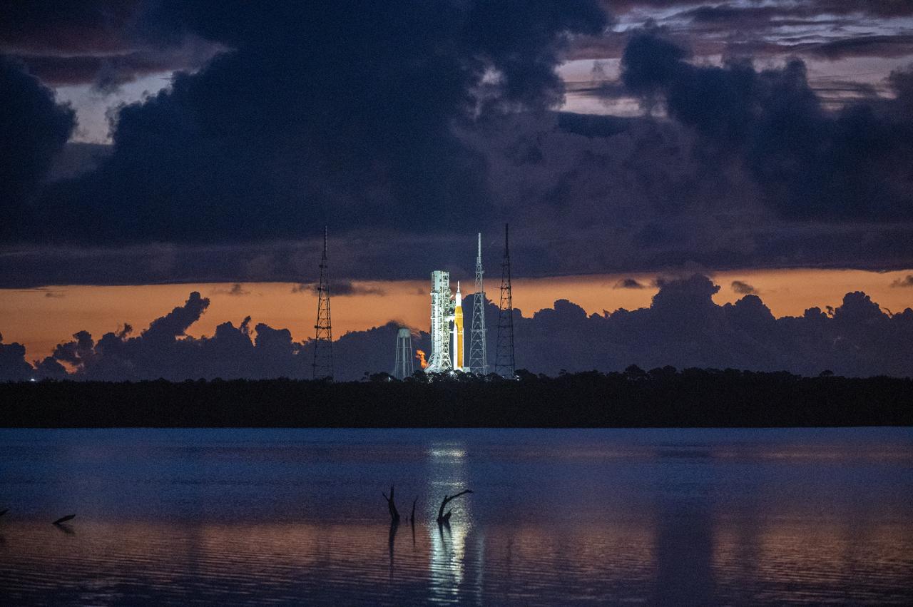 NASA’s Space Launch System (SLS) rocket with the Orion spacecraft aboard is seen atop the mobile launcher at Launch Pad 39B, Monday, Aug. 29, 2022, as the Artemis I launch teams load more than 700,000 gallons of cryogenic propellants including liquid hydrogen and liquid oxygen as the launch countdown progresses at NASA’s Kennedy Space Center in Florida. NASA’s Artemis I flight test is the first integrated test of the agency’s deep space exploration systems: the Orion spacecraft, SLS rocket, and supporting ground systems. The launch director halted today’s launch attempt at approximately 8:30 a.m. ET. Photo Credit: (NASA/Keegan Barber)