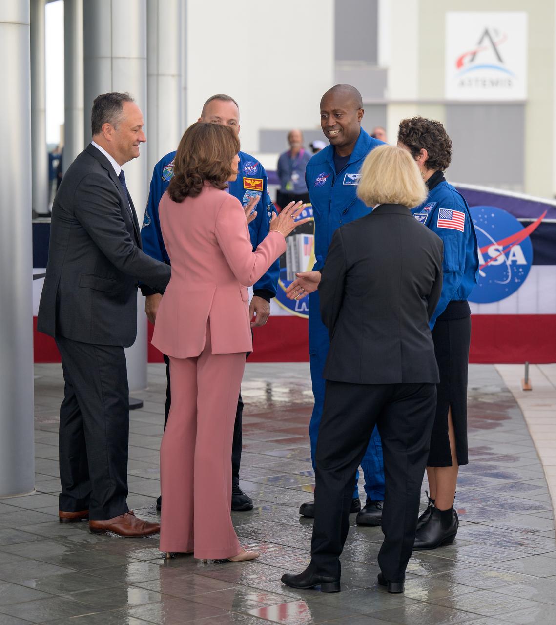 Vice President Kamala Harris and Second Gentleman Doug Emhoff meet with NASA astronaut Randy Bresnik, NASA astronaut candidate Andre Douglas, NASA astronaut Jessica Meir, and NASA Deputy Administrator Pam Melroy, Monday, Aug. 29, 2022, at the Operations and Support Building II at NASA’s Kennedy Space Center in Florida. The Vice President was to watch the launch of NASA’s Space Launch System rocket carrying the Orion spacecraft on the Artemis I flight test, however the launch attempt was halted at approximately 8:30 a.m. ET. Photo Credit: (NASA/Bill Ingalls)