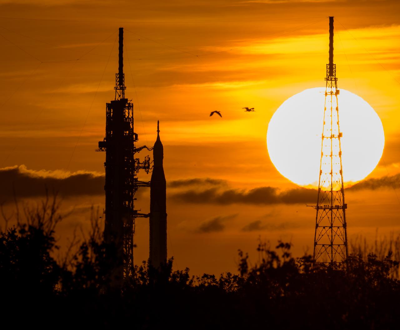 NASA’s Space Launch System (SLS) rocket with the Orion spacecraft aboard is seen during sunrise atop a mobile launcher at Launch Pad 39B as preparations for launch continue, Wednesday, Aug. 31, 2022, at NASA’s Kennedy Space Center in Florida. NASA’s Artemis I flight test is the first integrated test of the agency’s deep space exploration systems: the Orion spacecraft, SLS rocket, and supporting ground systems. Photo Credit: (NASA/Bill Ingalls)