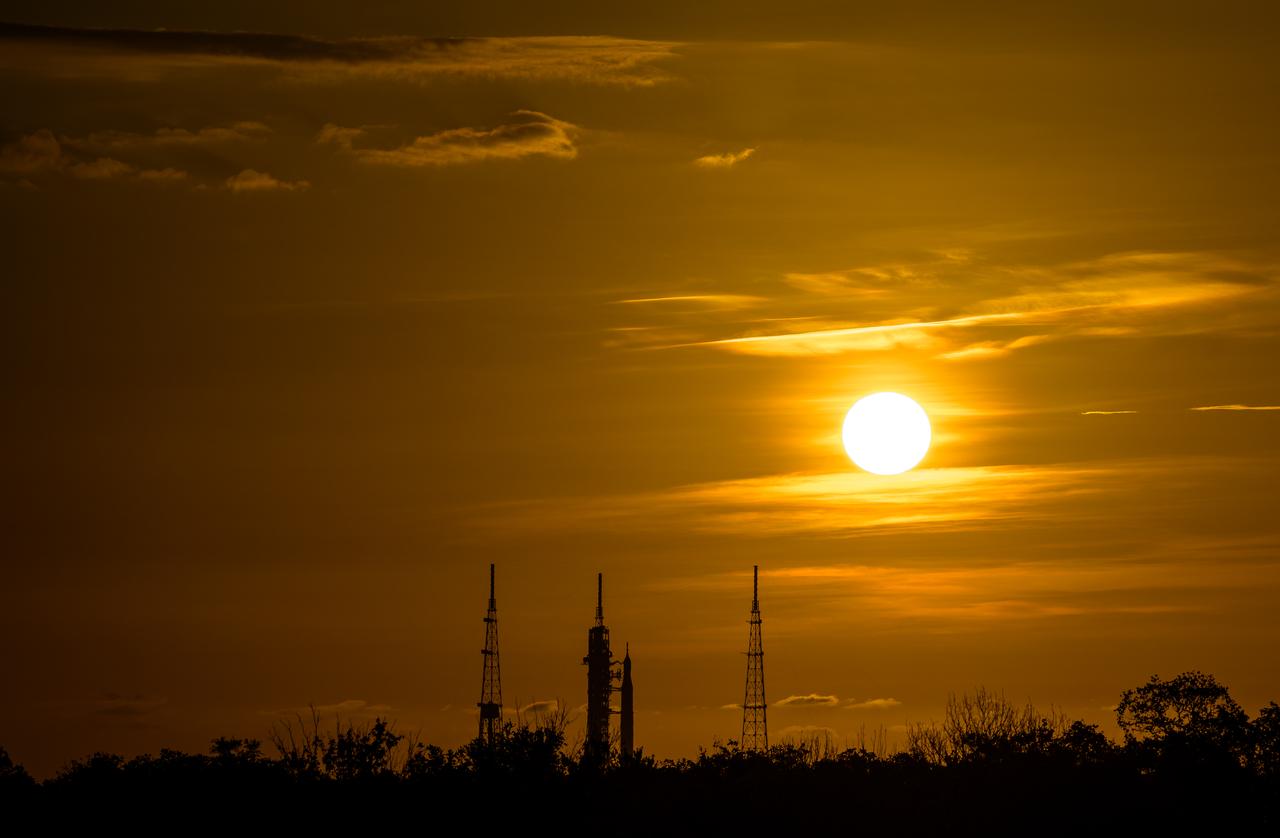 NASA’s Space Launch System (SLS) rocket with the Orion spacecraft aboard is seen during sunrise atop a mobile launcher at Launch Pad 39B as preparations for launch continue, Wednesday, Aug. 31, 2022, at NASA’s Kennedy Space Center in Florida. NASA’s Artemis I flight test is the first integrated test of the agency’s deep space exploration systems: the Orion spacecraft, SLS rocket, and supporting ground systems. Photo Credit: (NASA/Bill Ingalls)