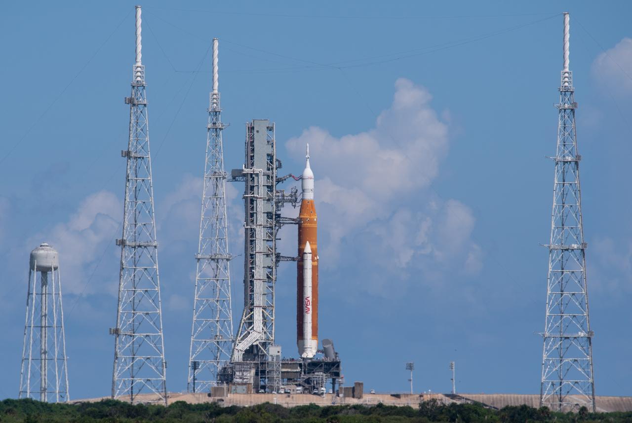 NASA’s Space Launch System (SLS) rocket with the Orion spacecraft aboard is seen atop the mobile launcher at Launch Pad 39B as preparations for launch continue, Thursday, Sept. 1, 2022, at NASA’s Kennedy Space Center in Florida. NASA’s Artemis I flight test is the first integrated test of the agency’s deep space exploration systems: the Orion spacecraft, SLS rocket, and supporting ground systems. Launch of the uncrewed flight test is targeted for Sept. 3 at 2:17 p.m. EDT. Photo Credit: (NASA/Joel Kowsky)